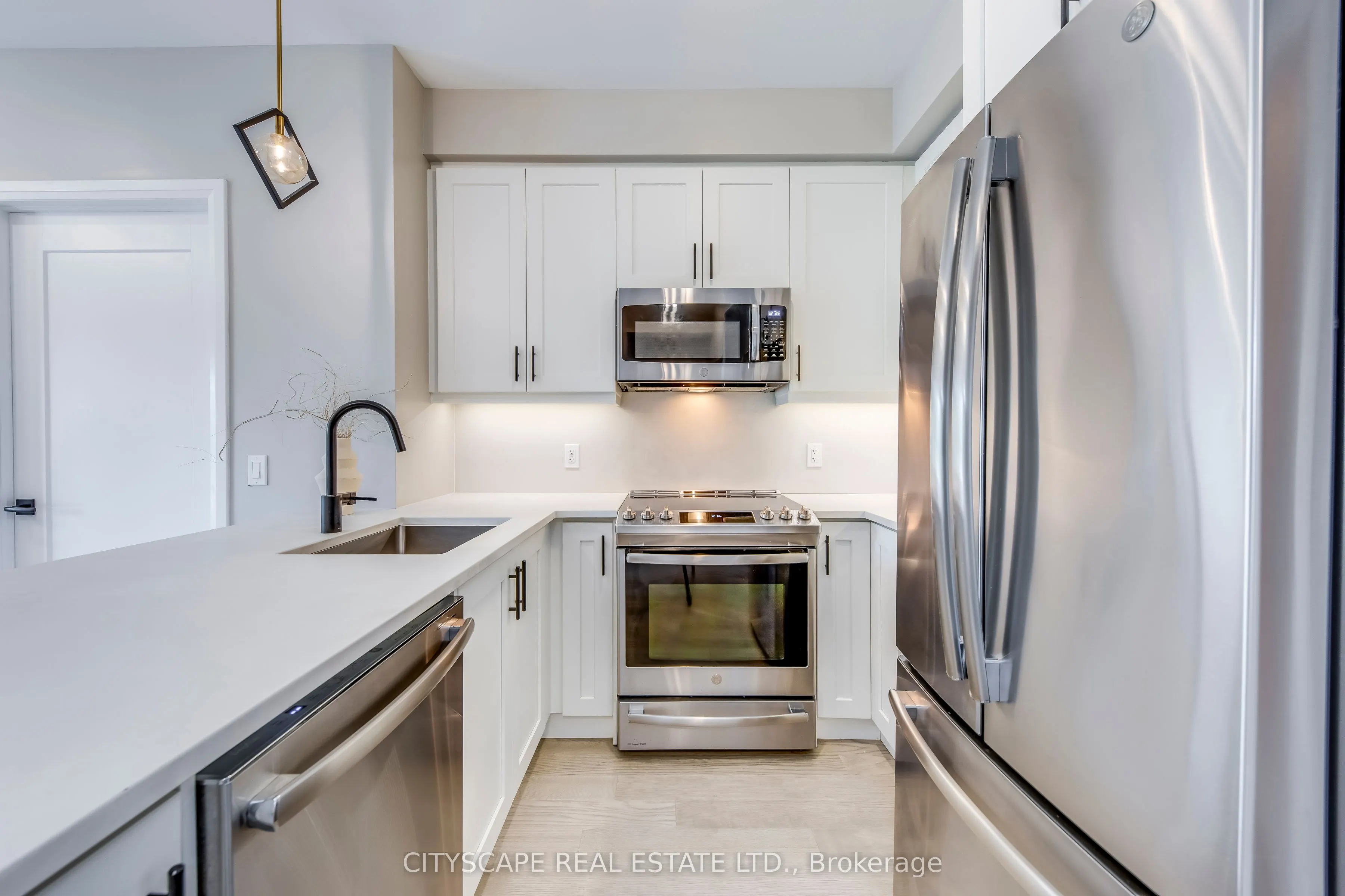 128 Grovewood Common, #205