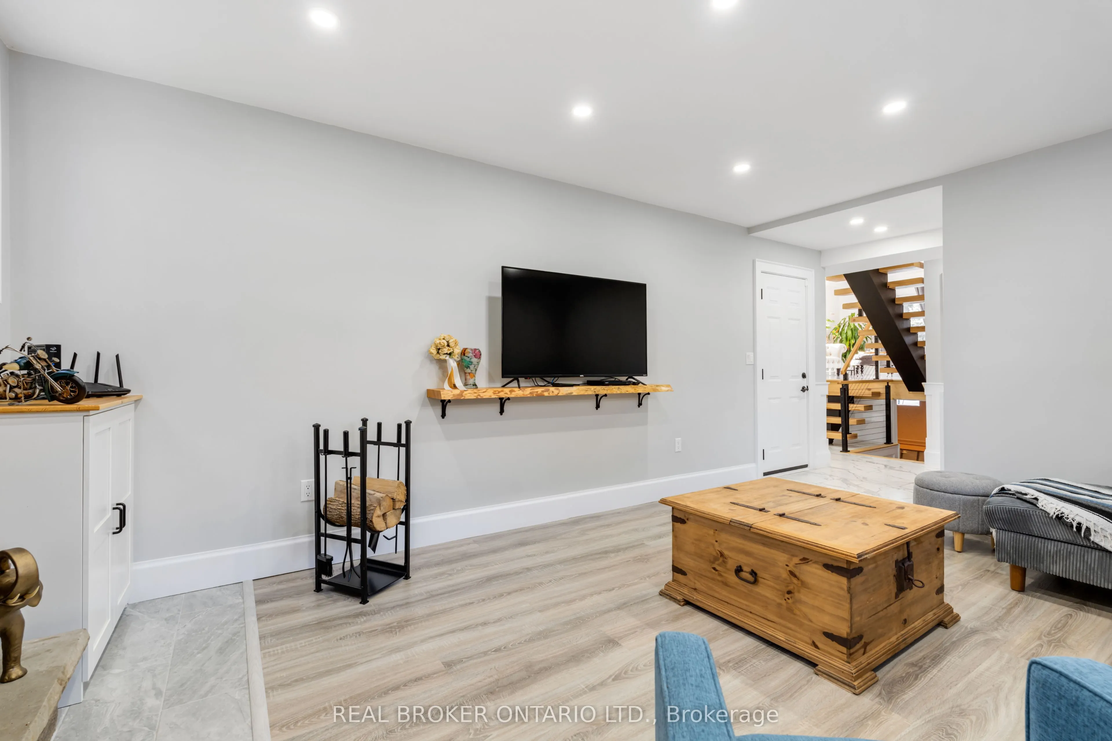13 Pine Tree Crescent