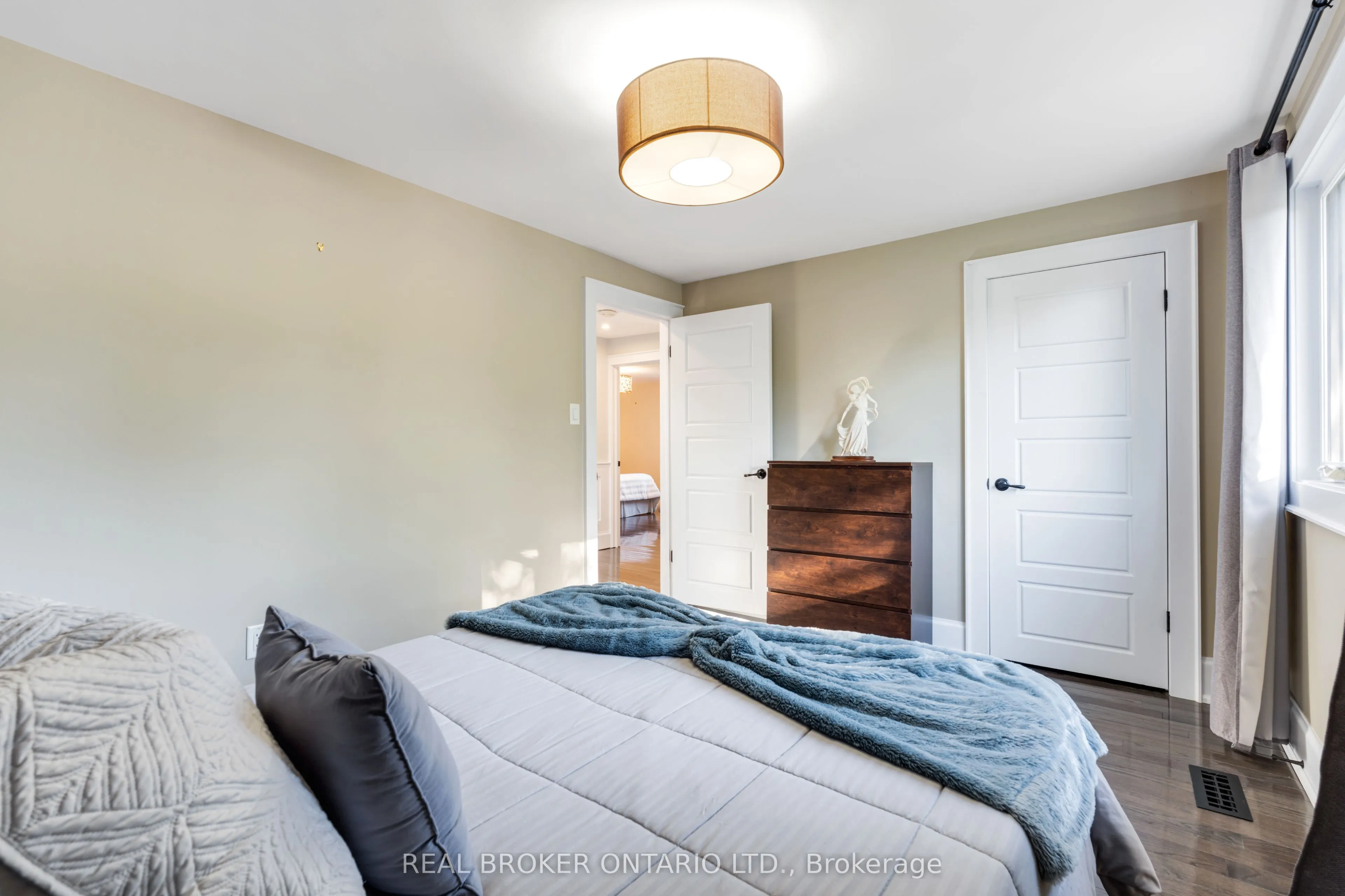 13 Pine Tree Crescent