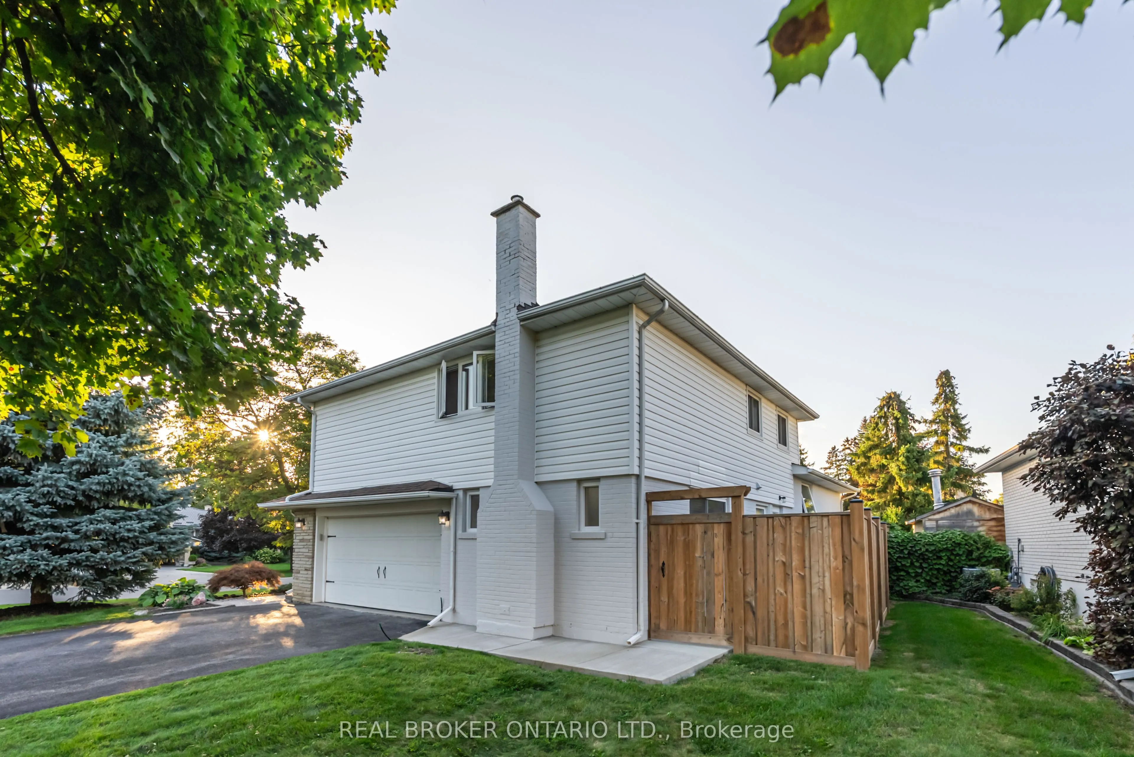 13 Pine Tree Crescent