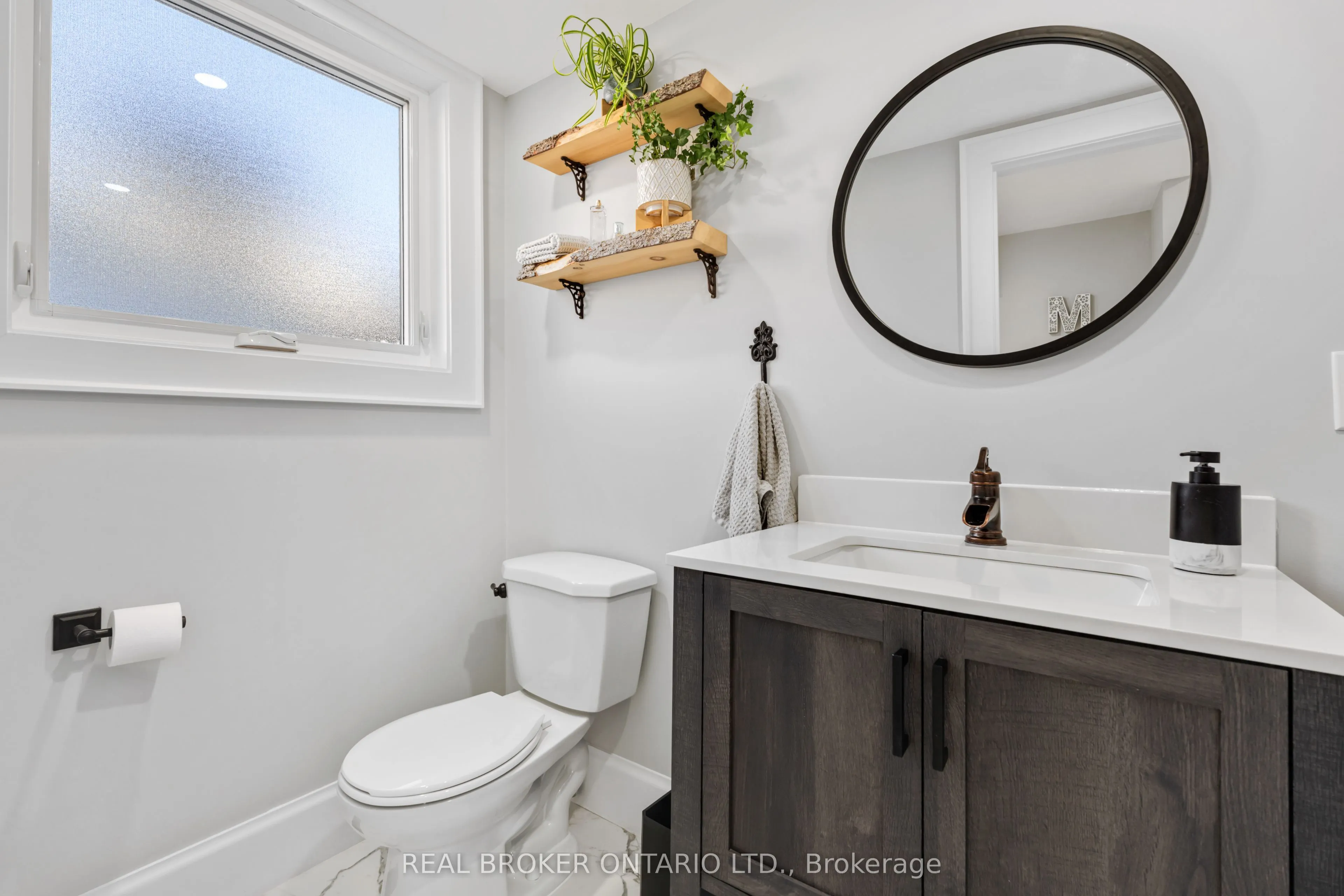 13 Pine Tree Crescent