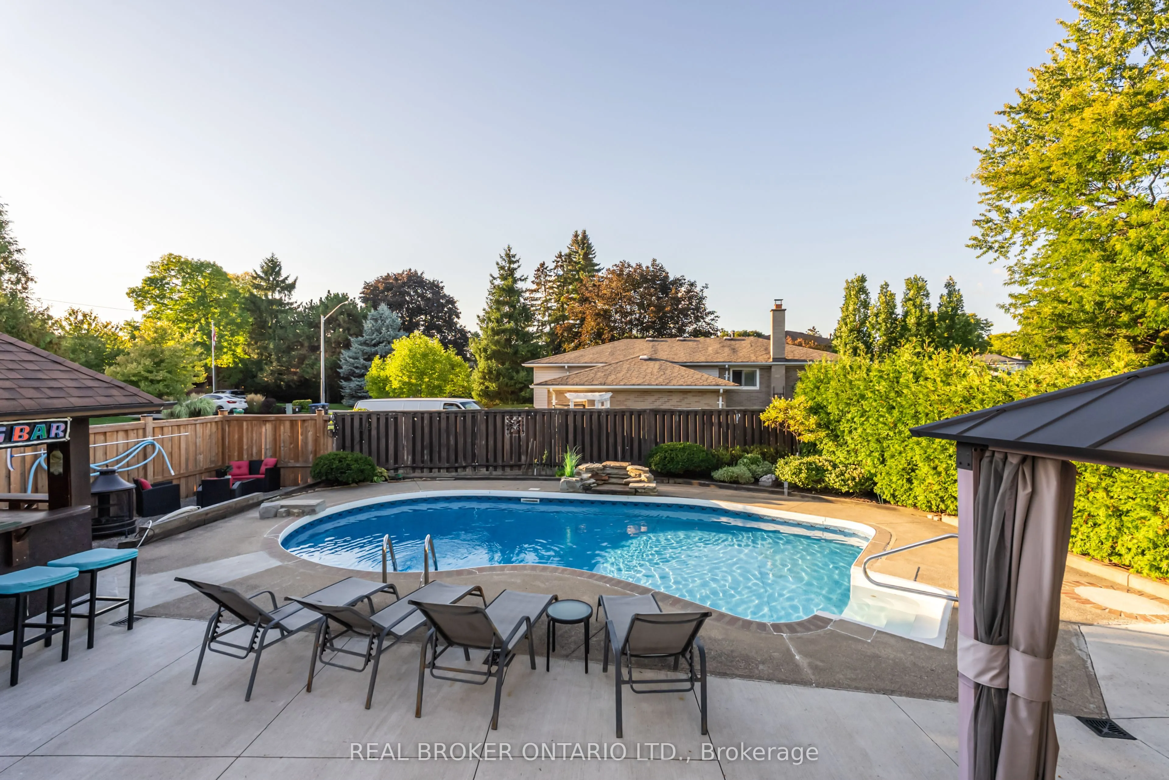 13 Pine Tree Crescent
