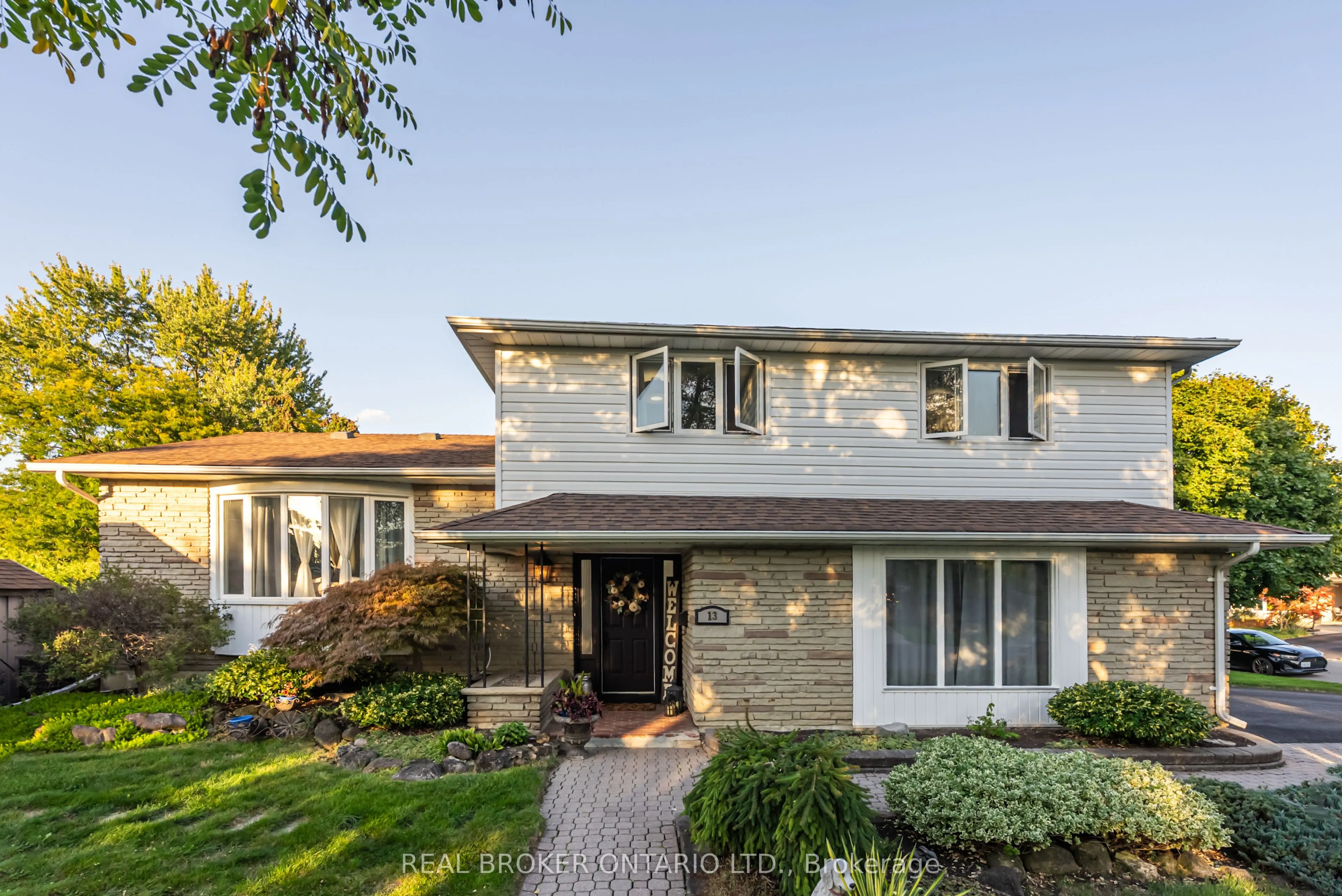 13 Pine Tree Crescent