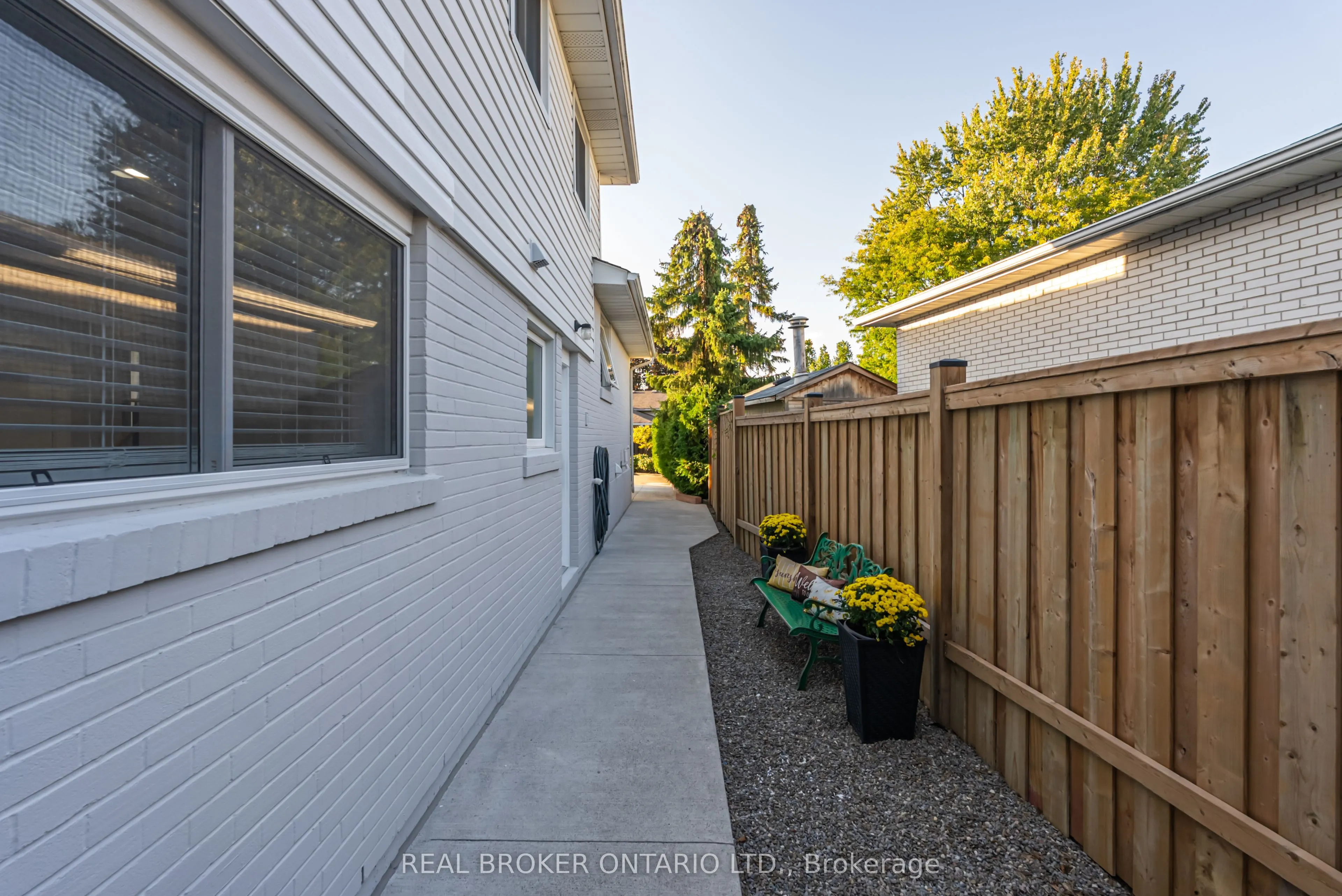 13 Pine Tree Crescent