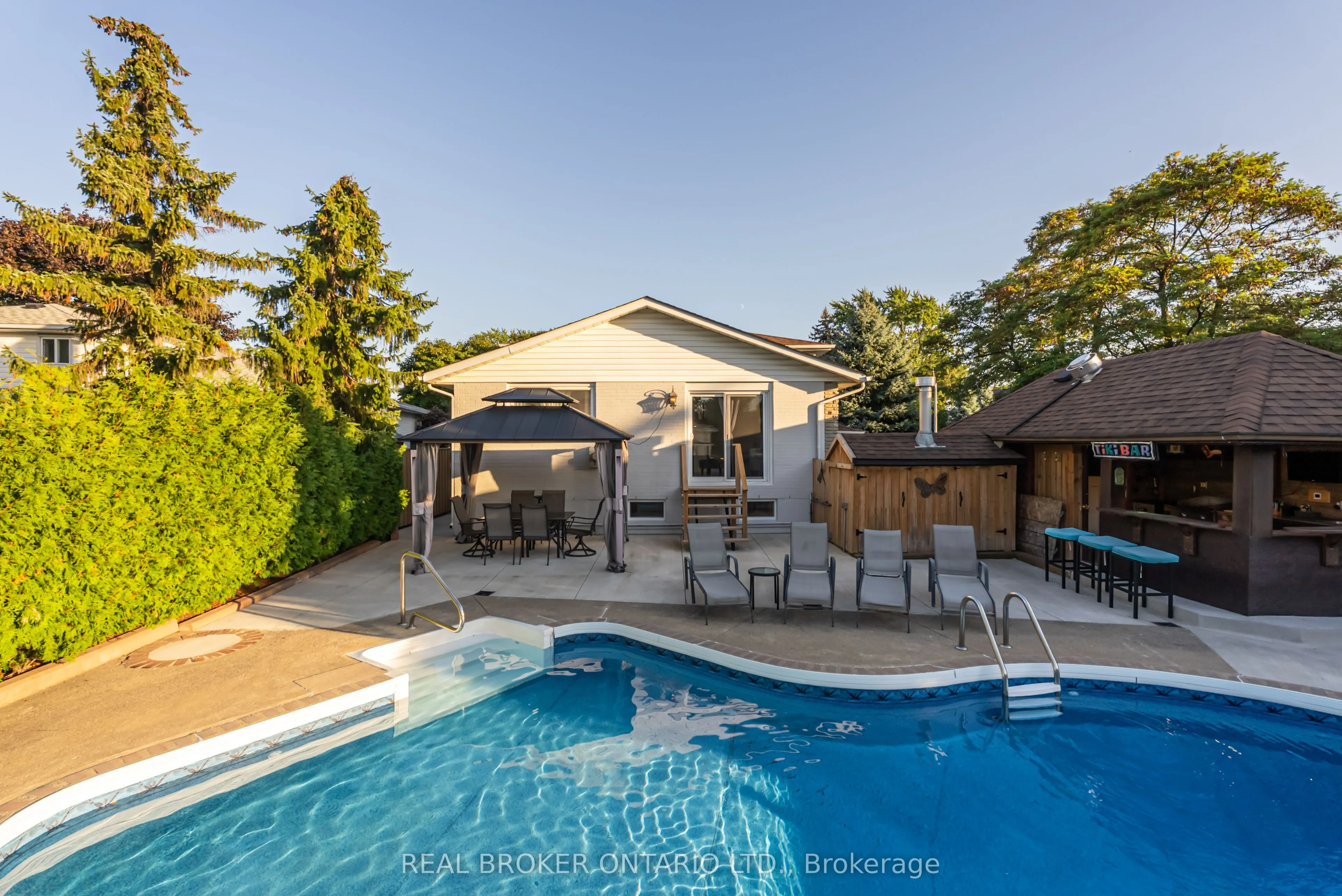 13 Pine Tree Crescent