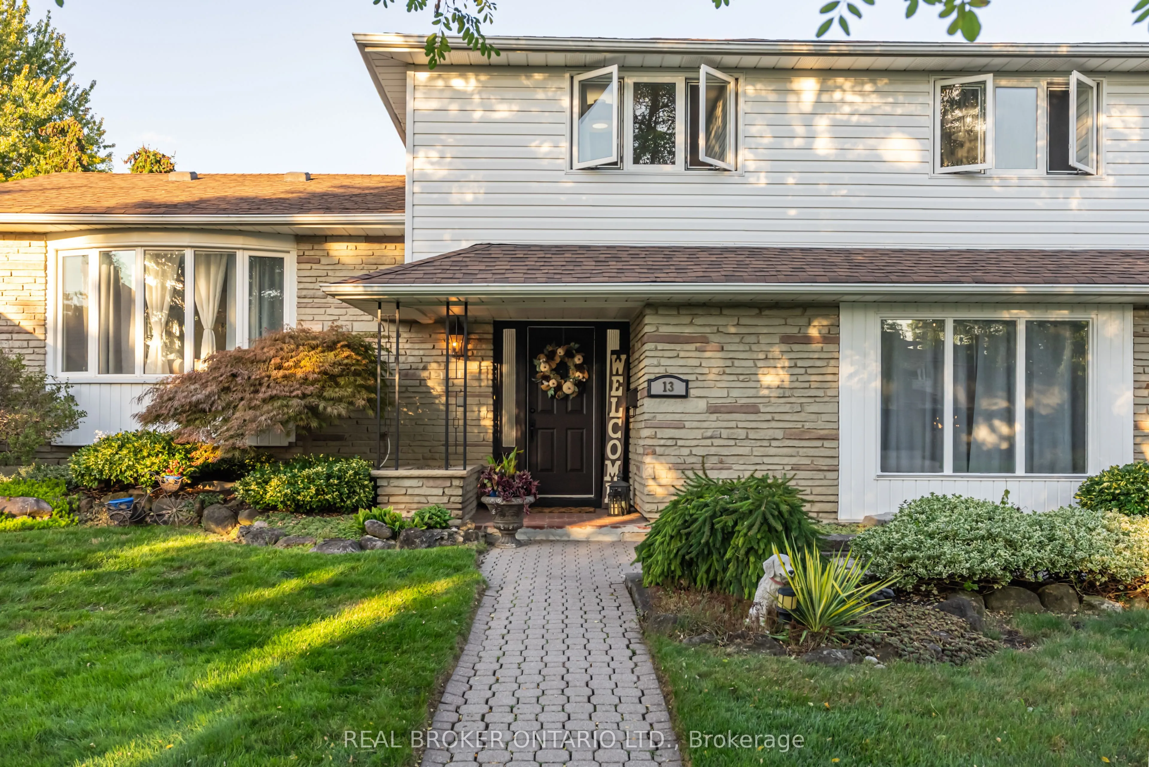 13 Pine Tree Crescent