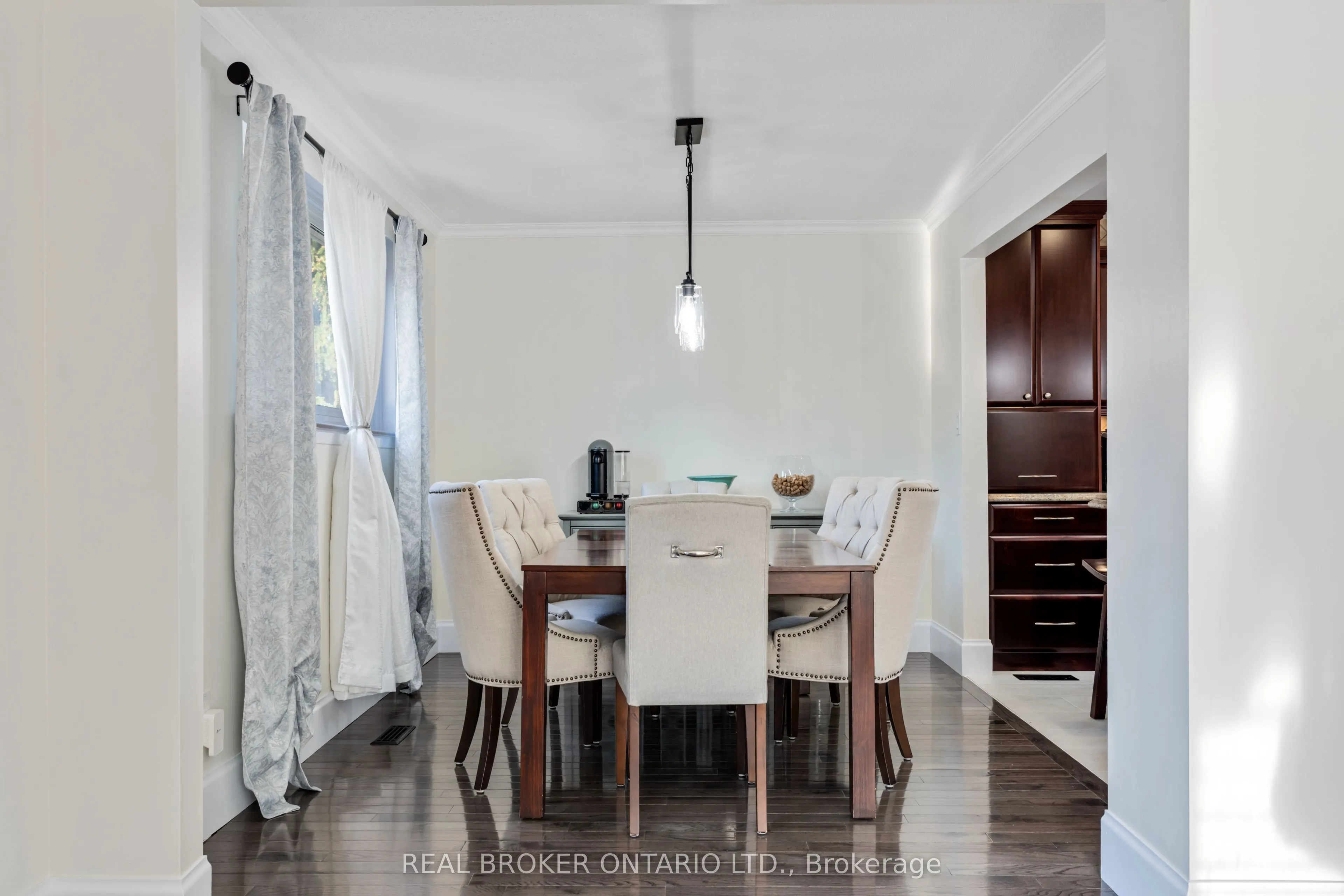 13 Pine Tree Crescent