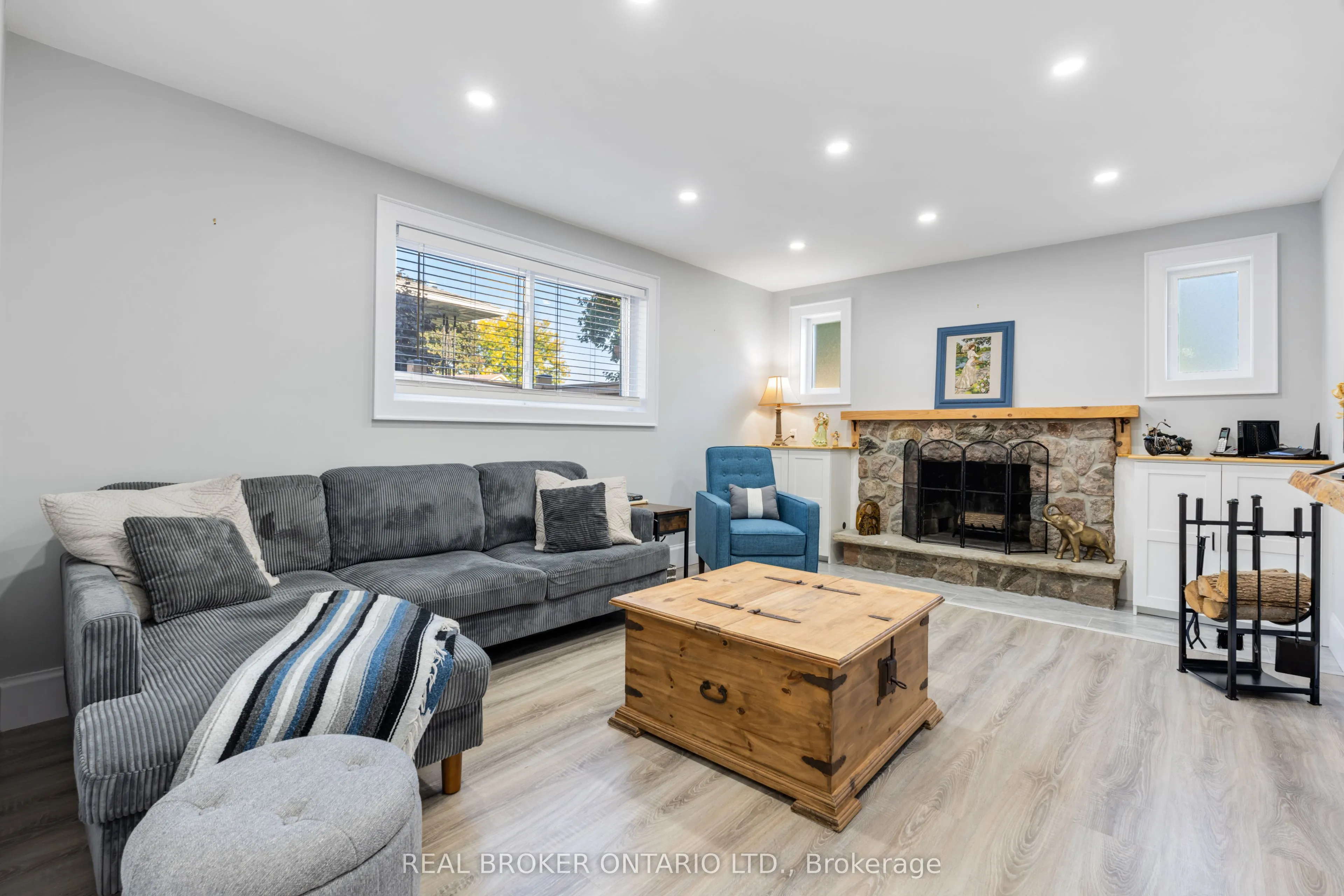 13 Pine Tree Crescent