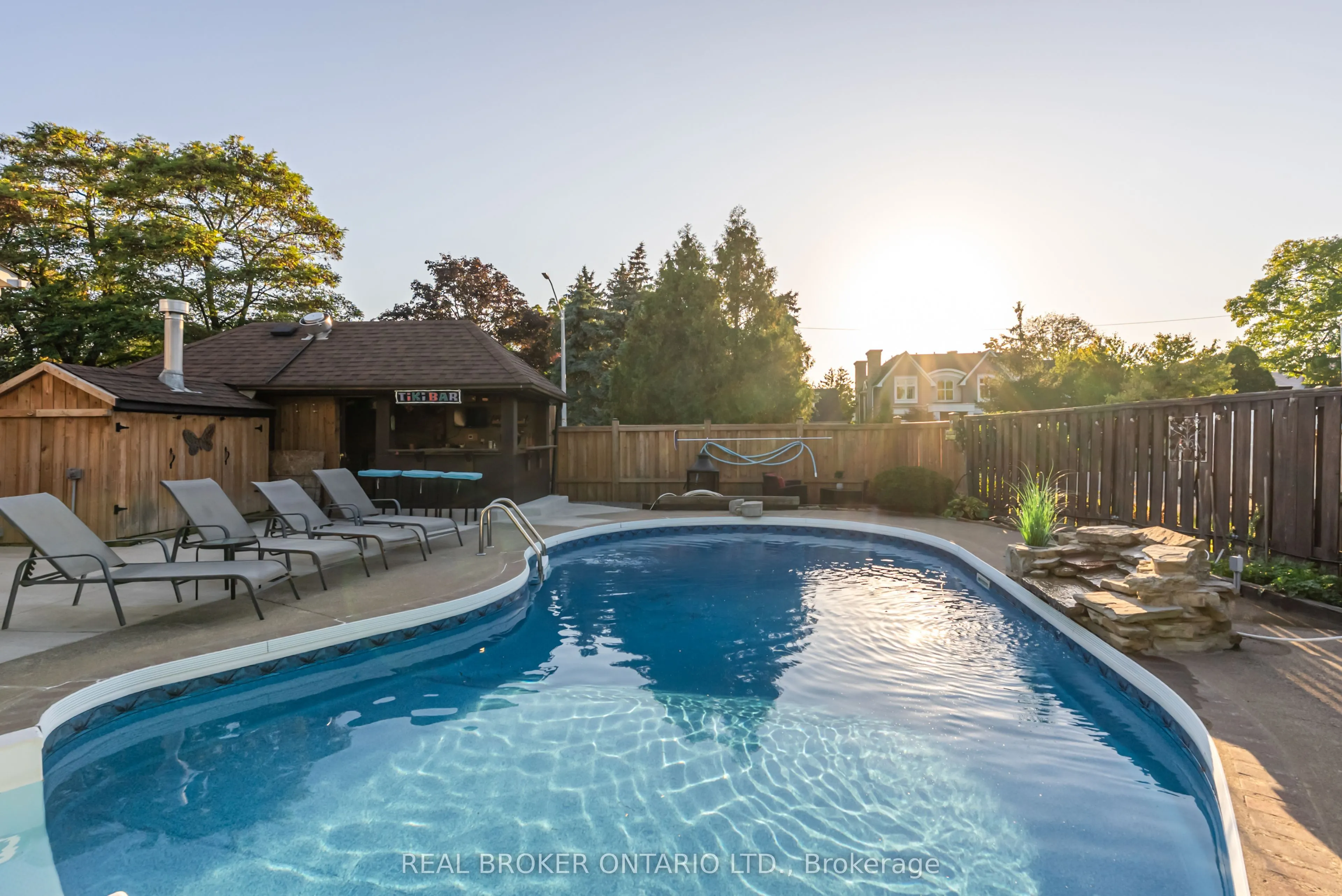 13 Pine Tree Crescent