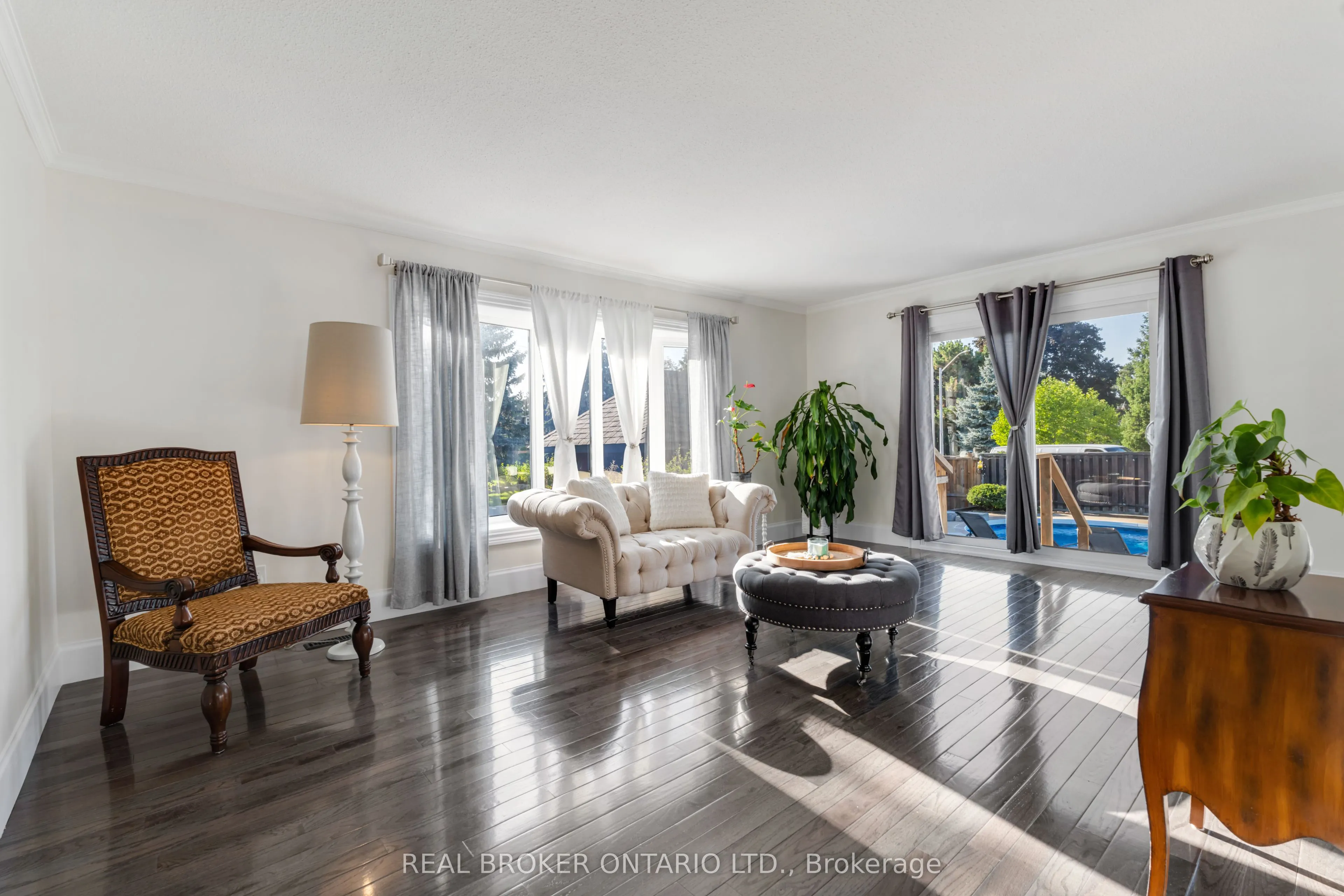 13 Pine Tree Crescent