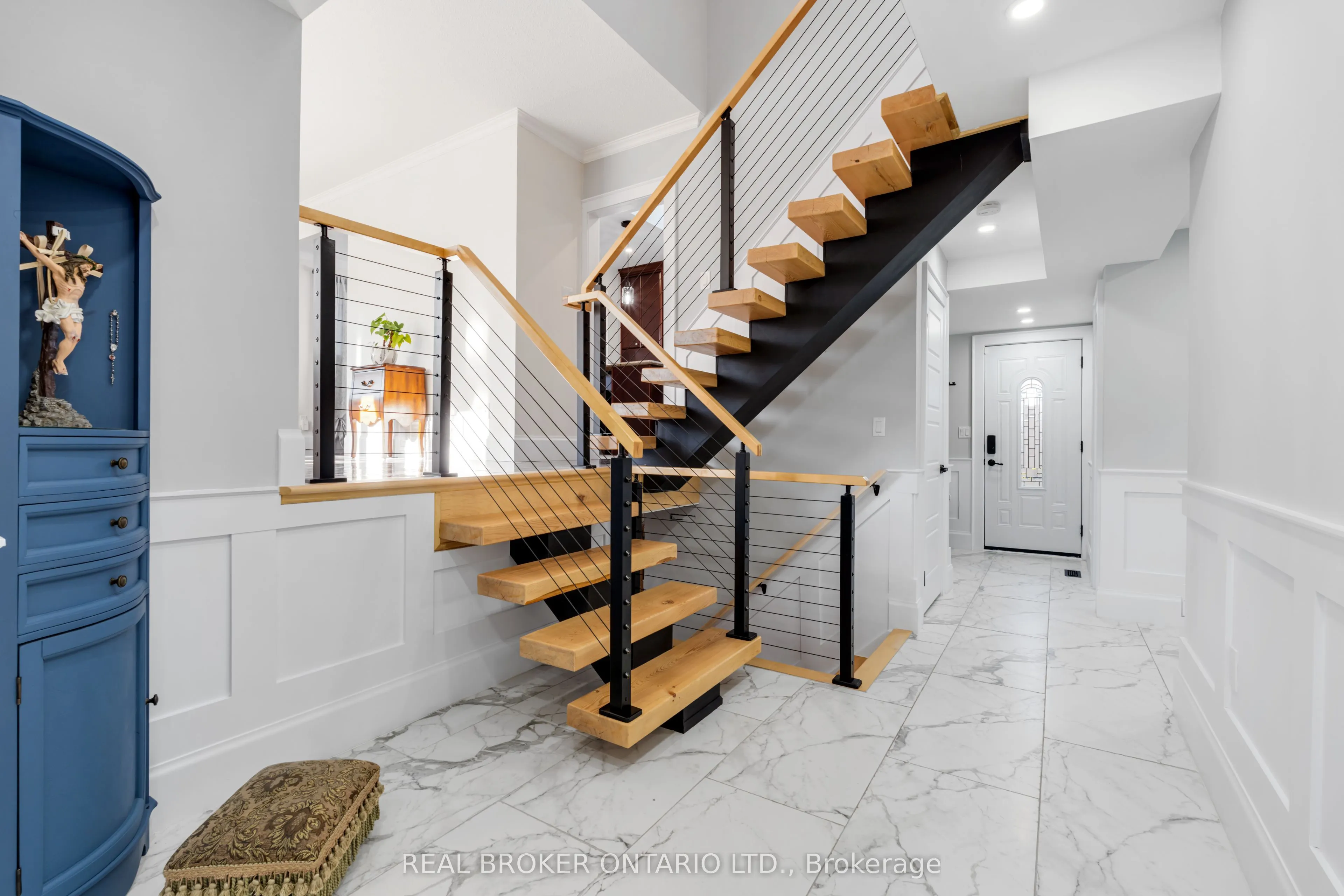 13 Pine Tree Crescent