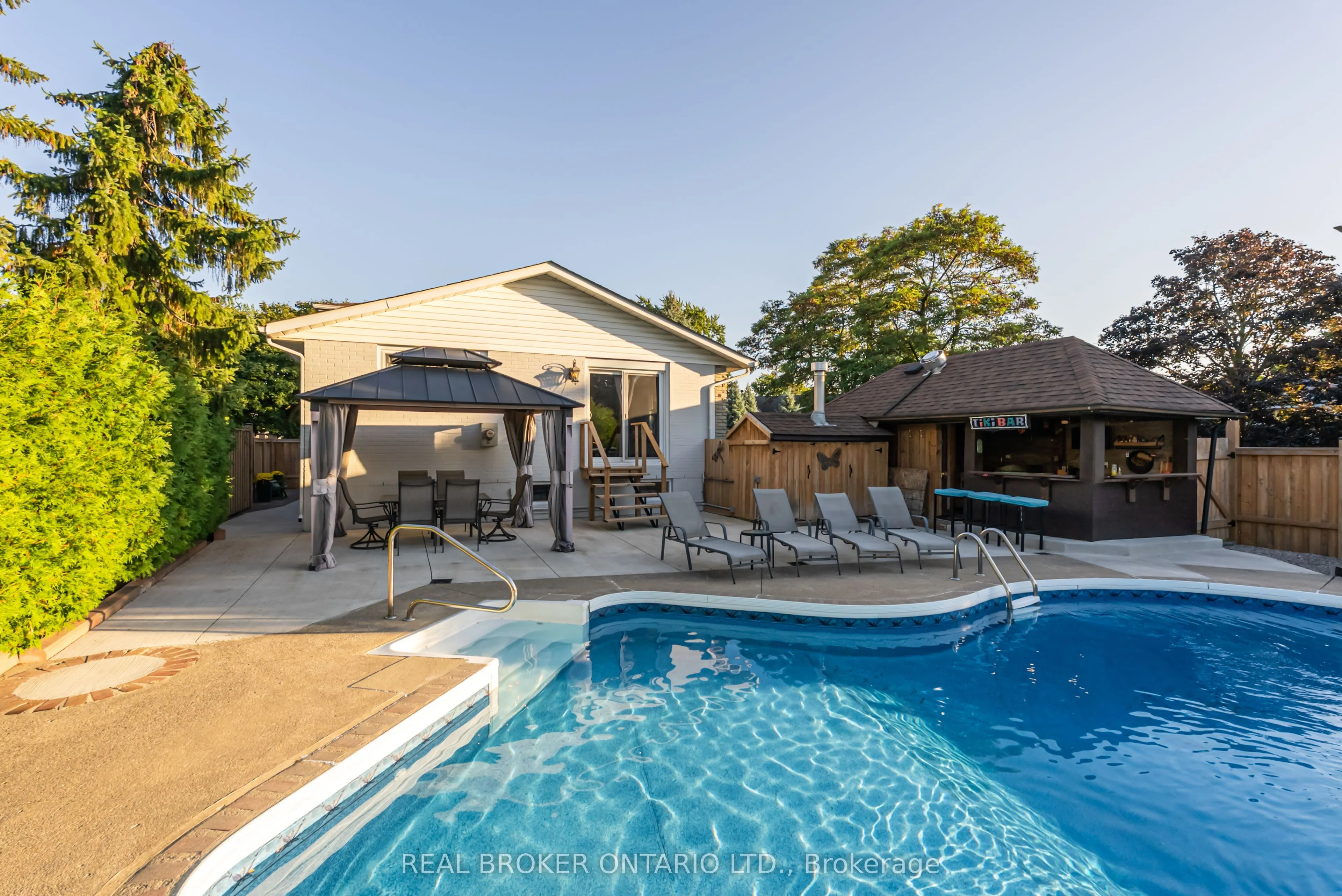 13 Pine Tree Crescent