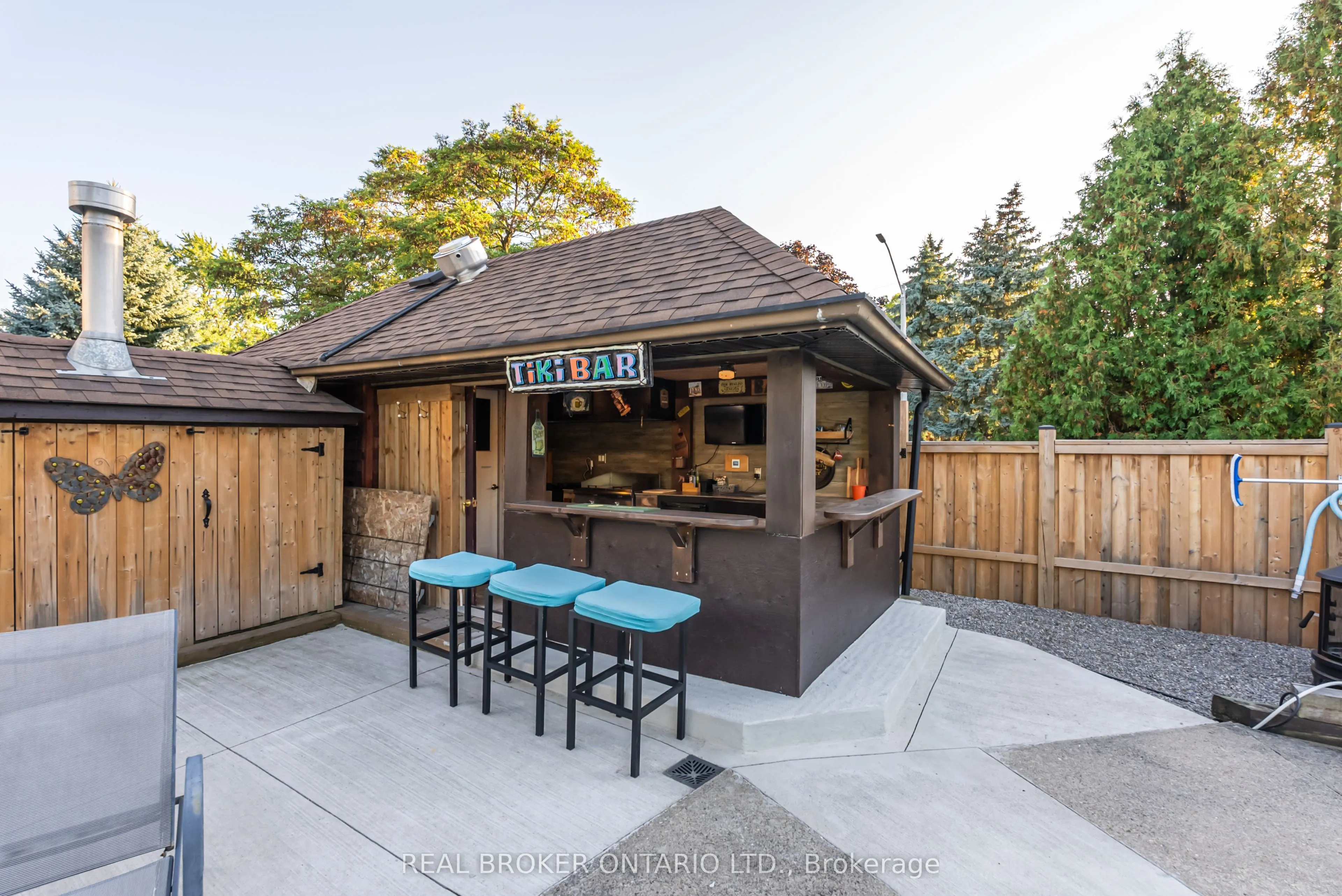 13 Pine Tree Crescent