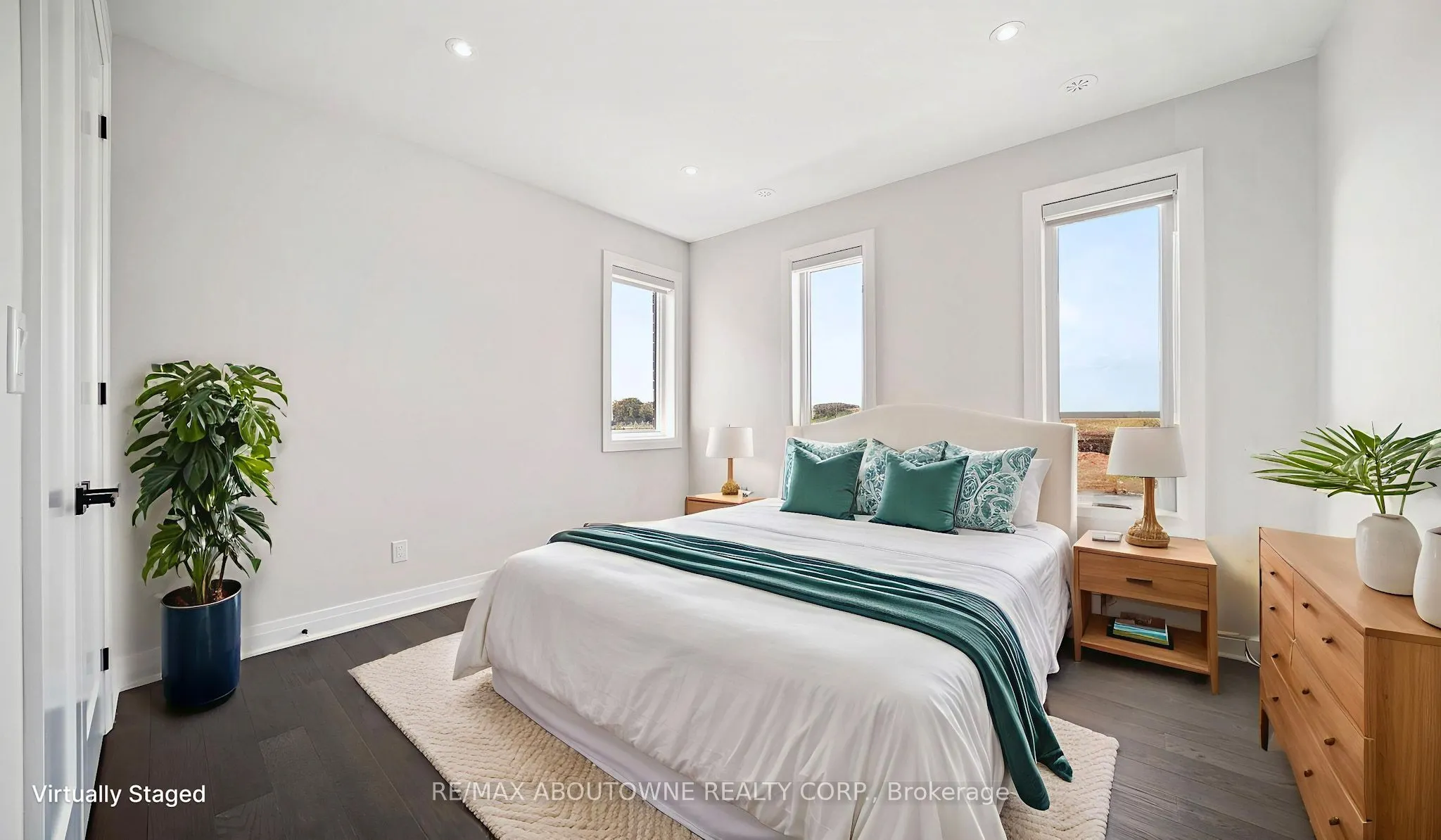 102 Settlers Road E