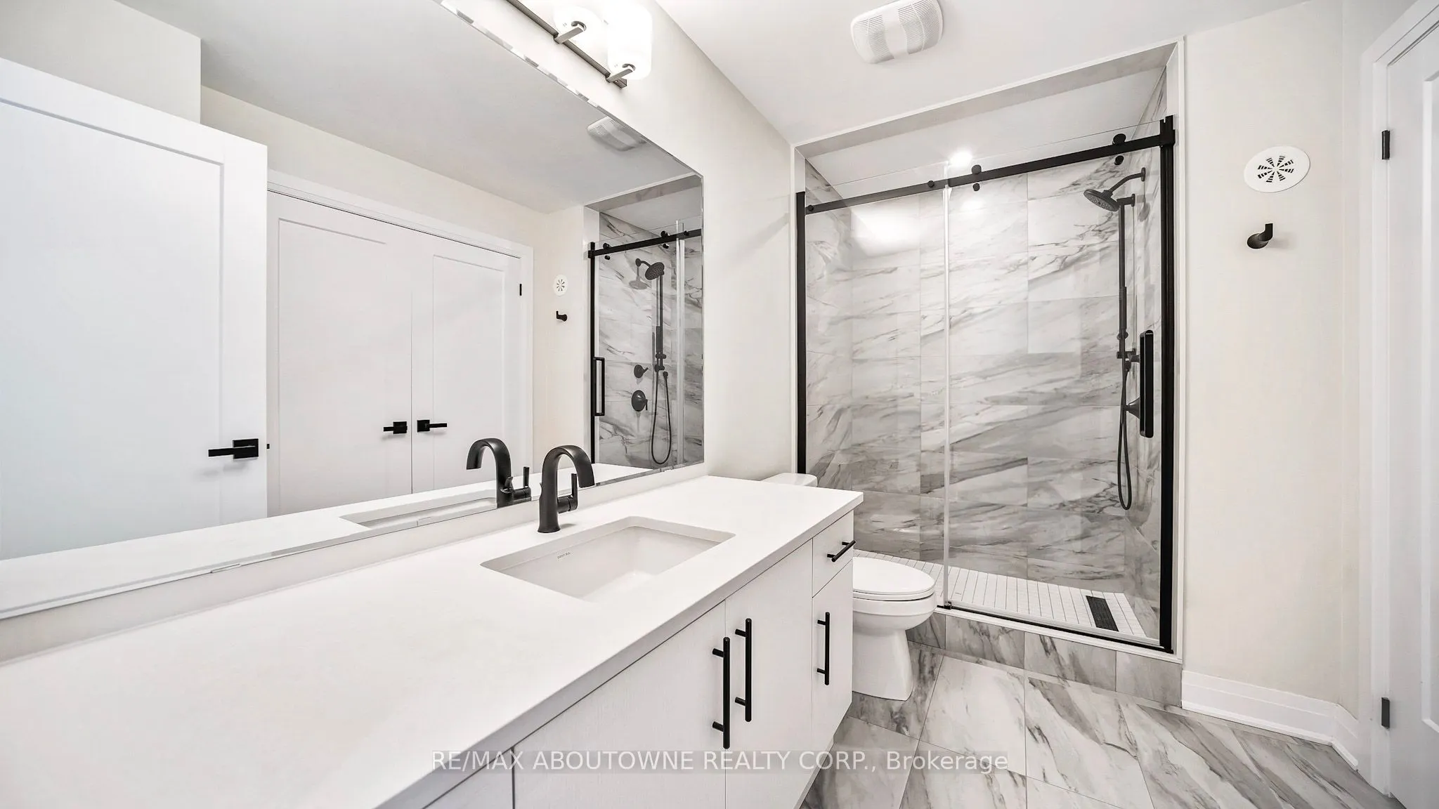 102 Settlers Road E
