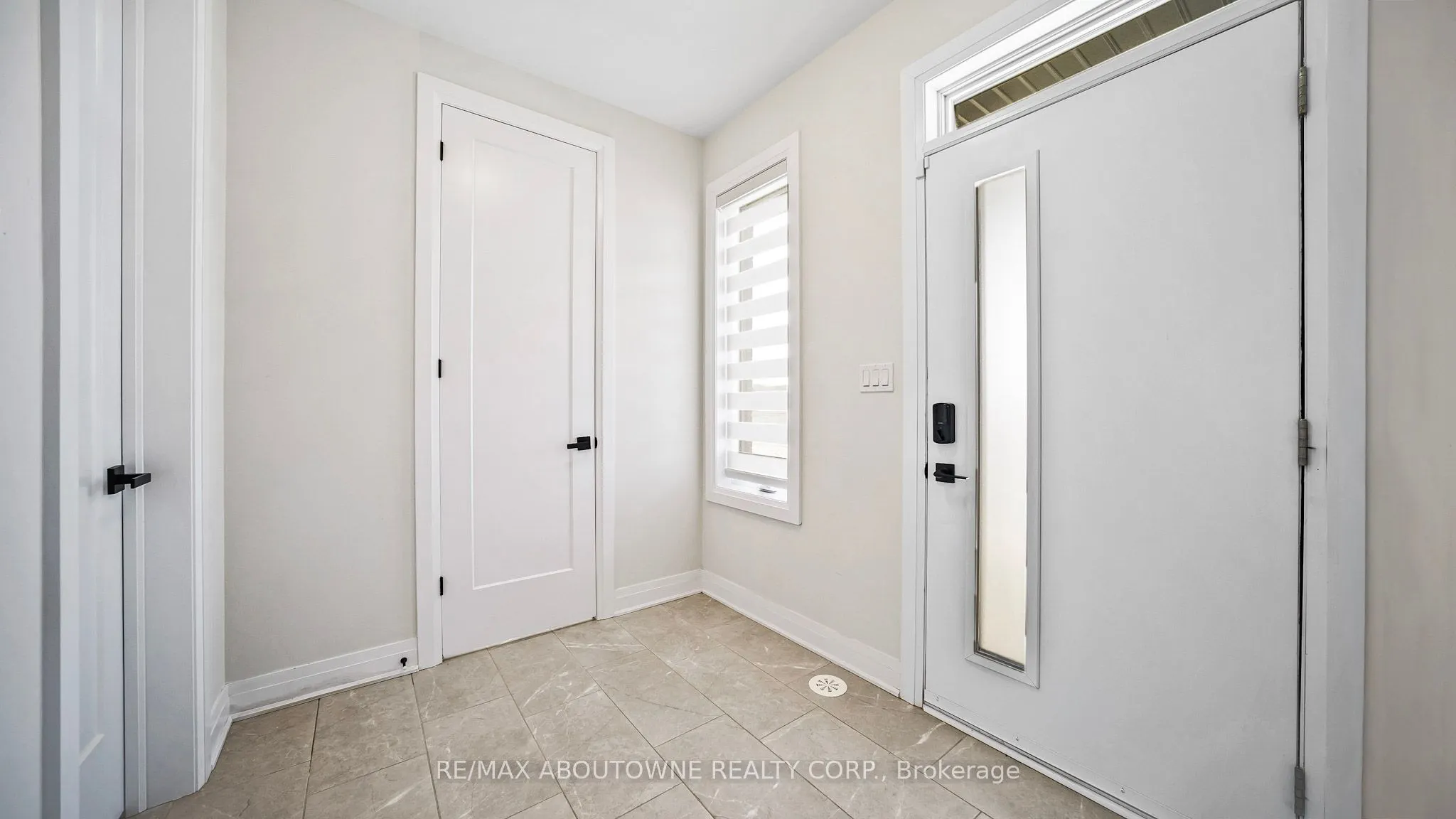 102 Settlers Road E
