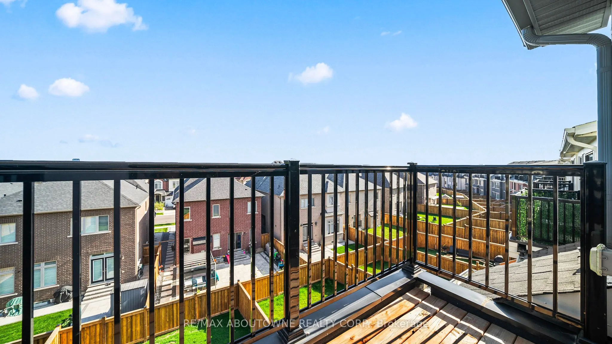 102 Settlers Road E