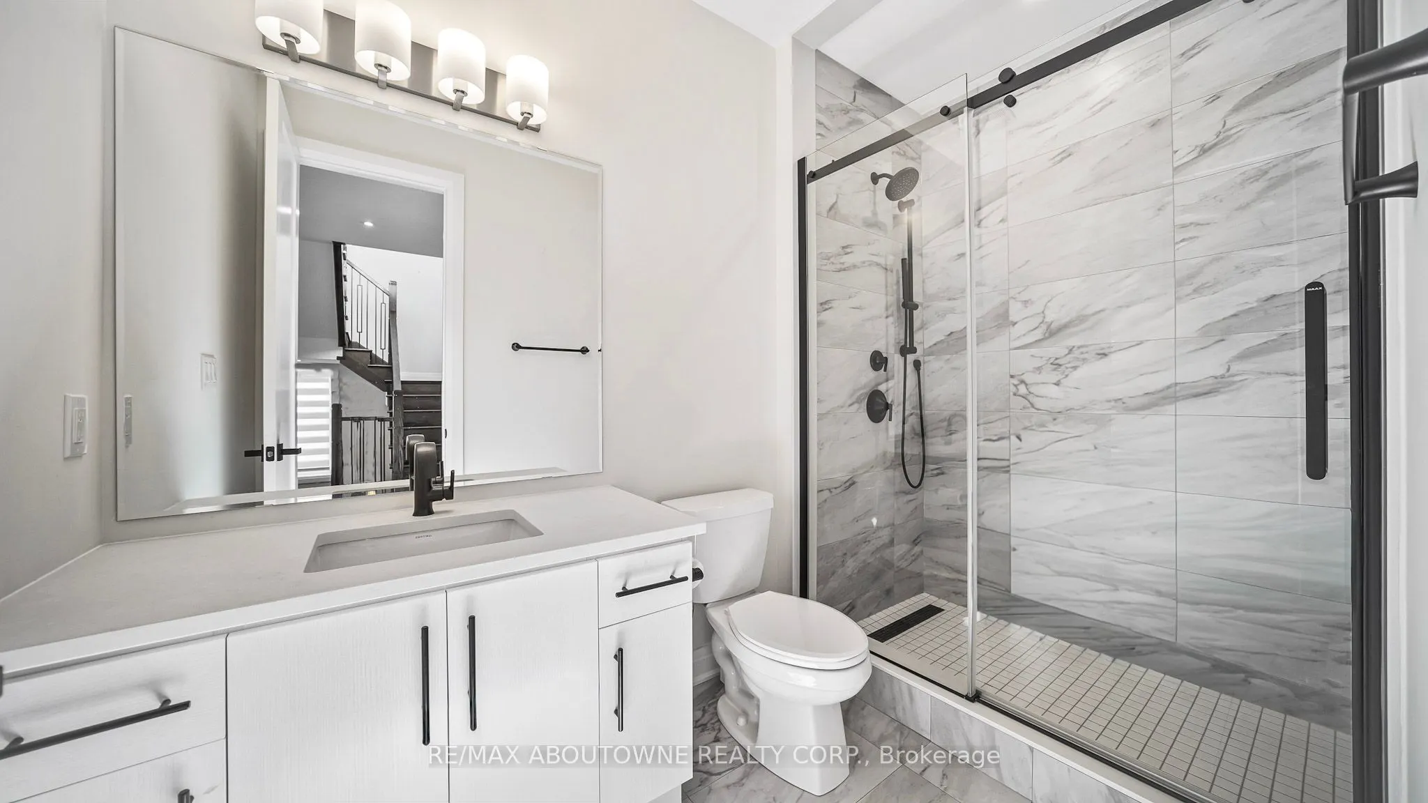 102 Settlers Road E