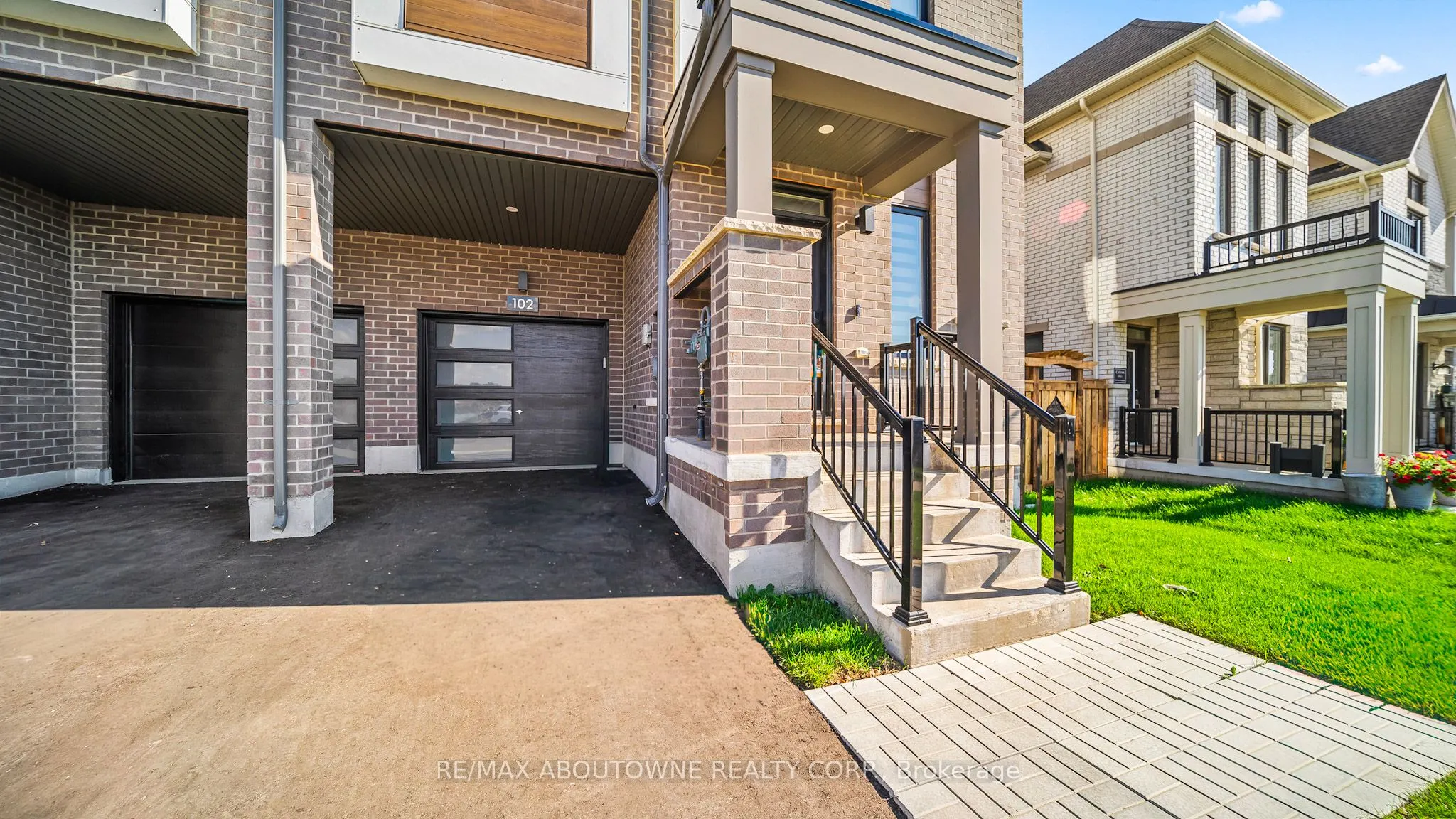 102 Settlers Road E