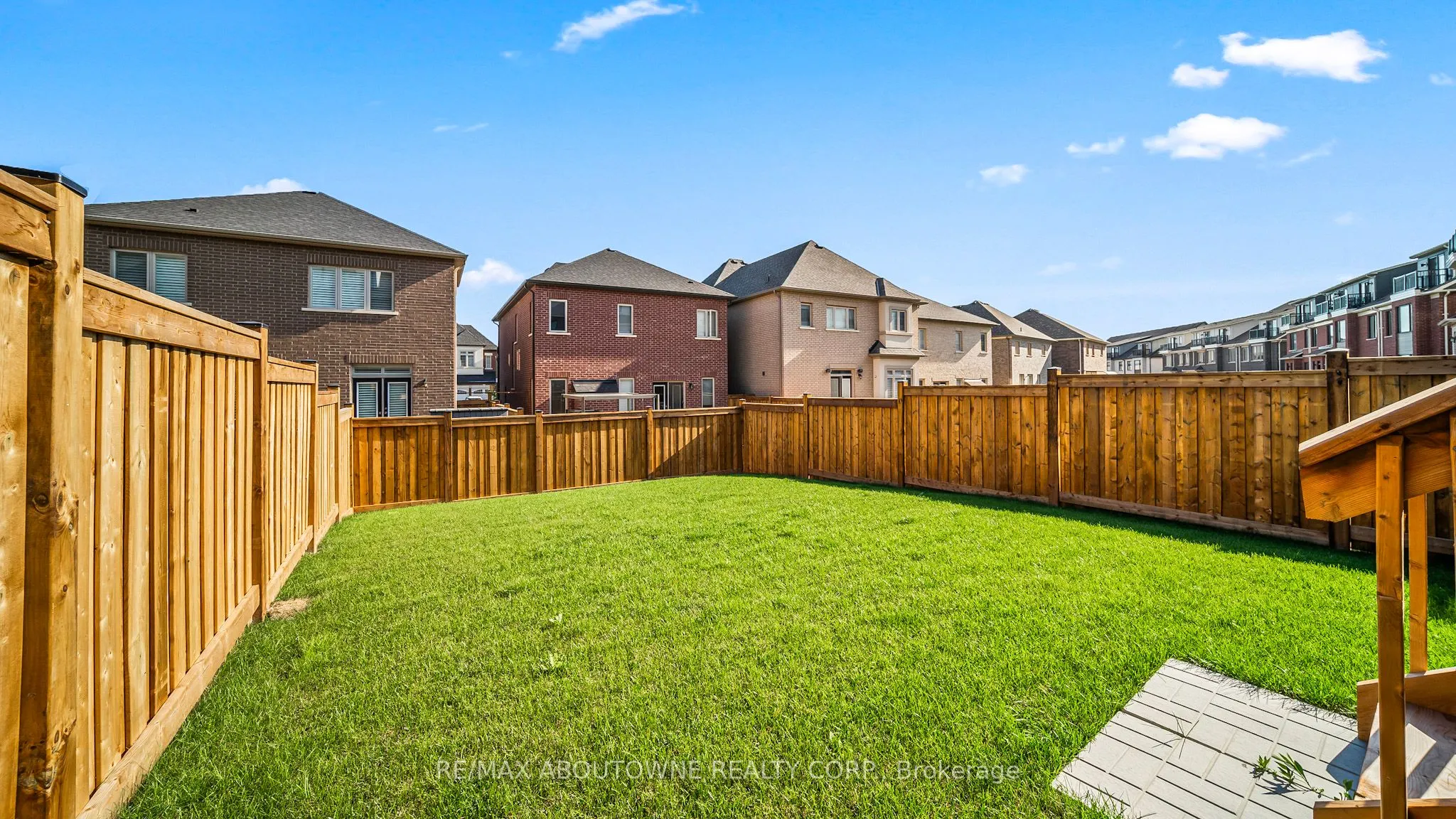 102 Settlers Road E