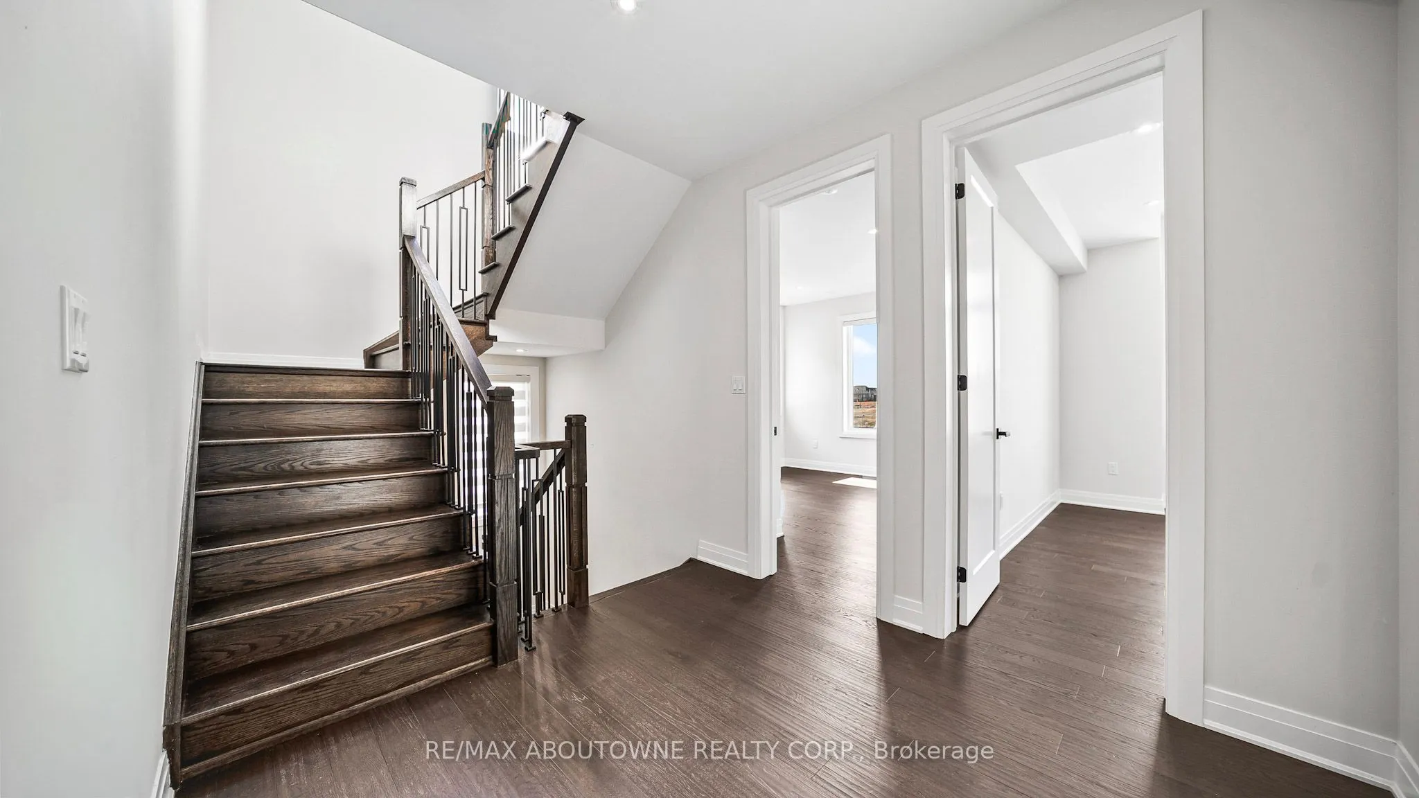 102 Settlers Road E