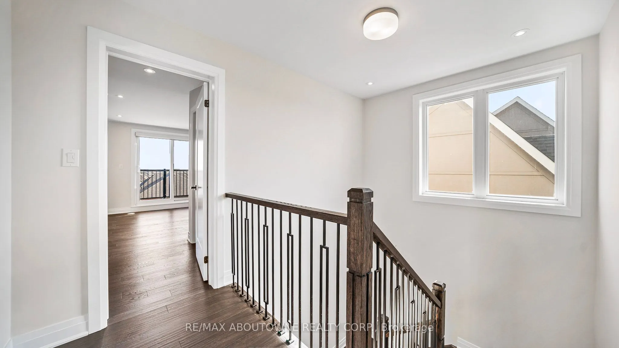 102 Settlers Road E