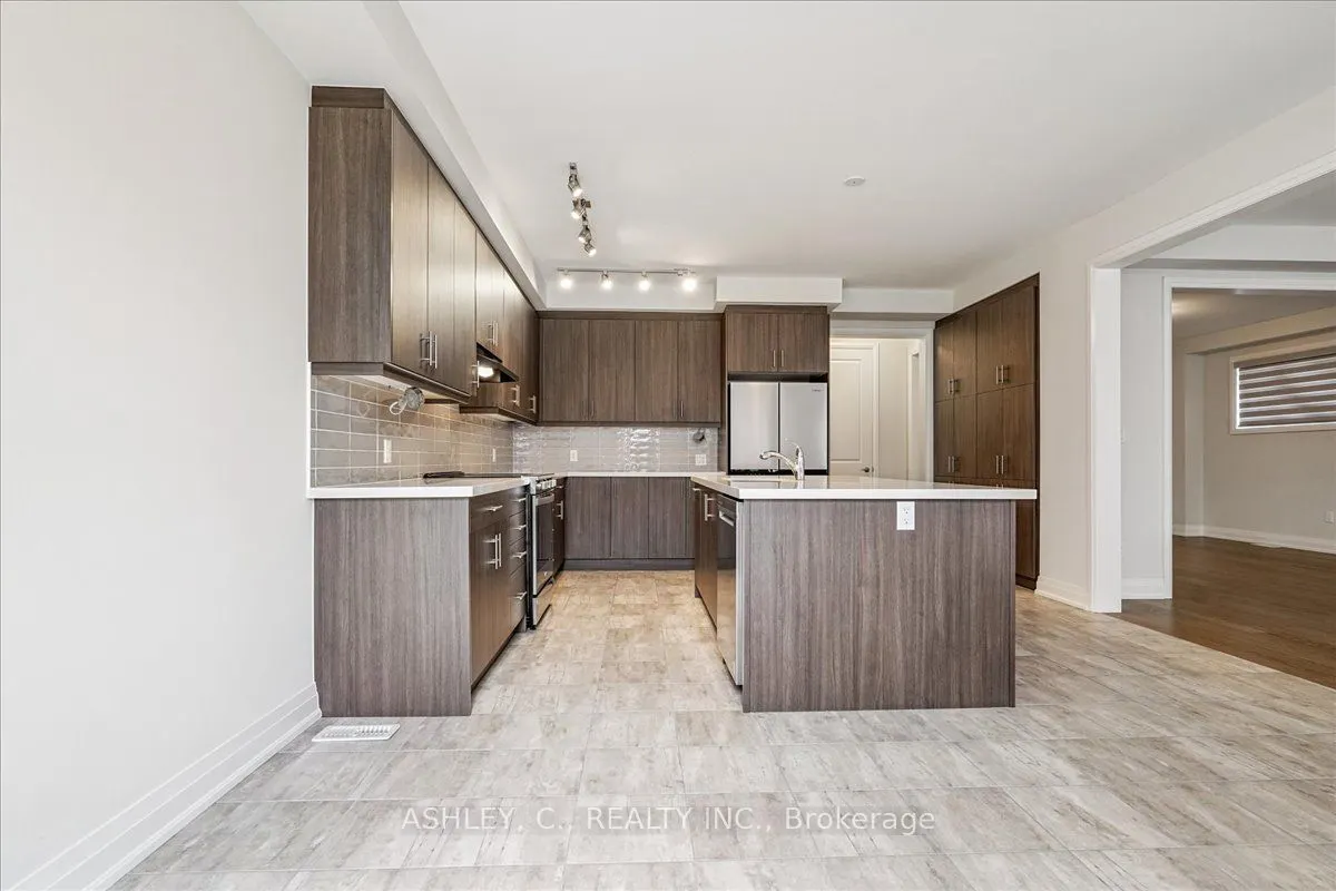 29 Gladmary Drive, #Upper