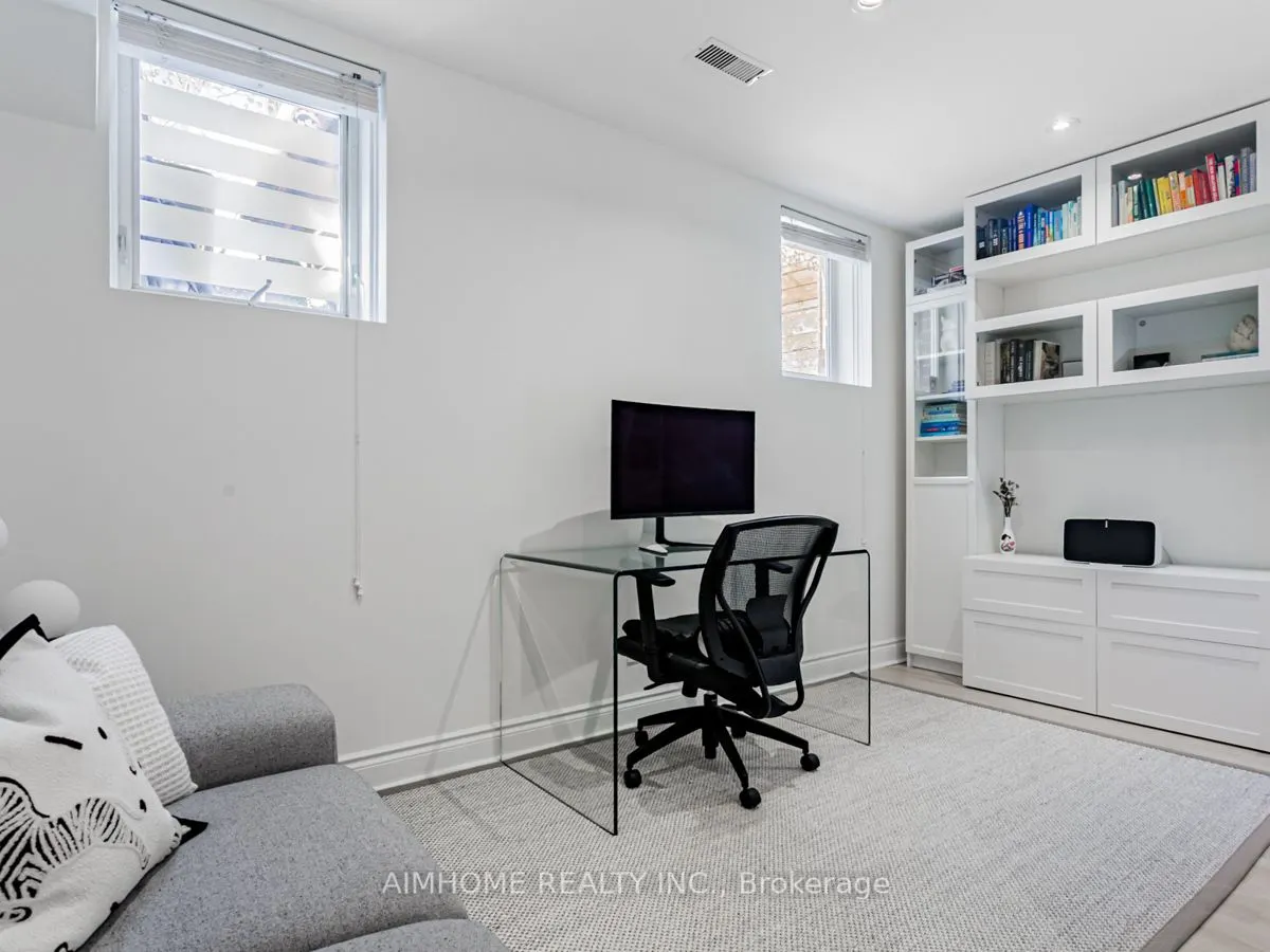 2 Brownstone Lane