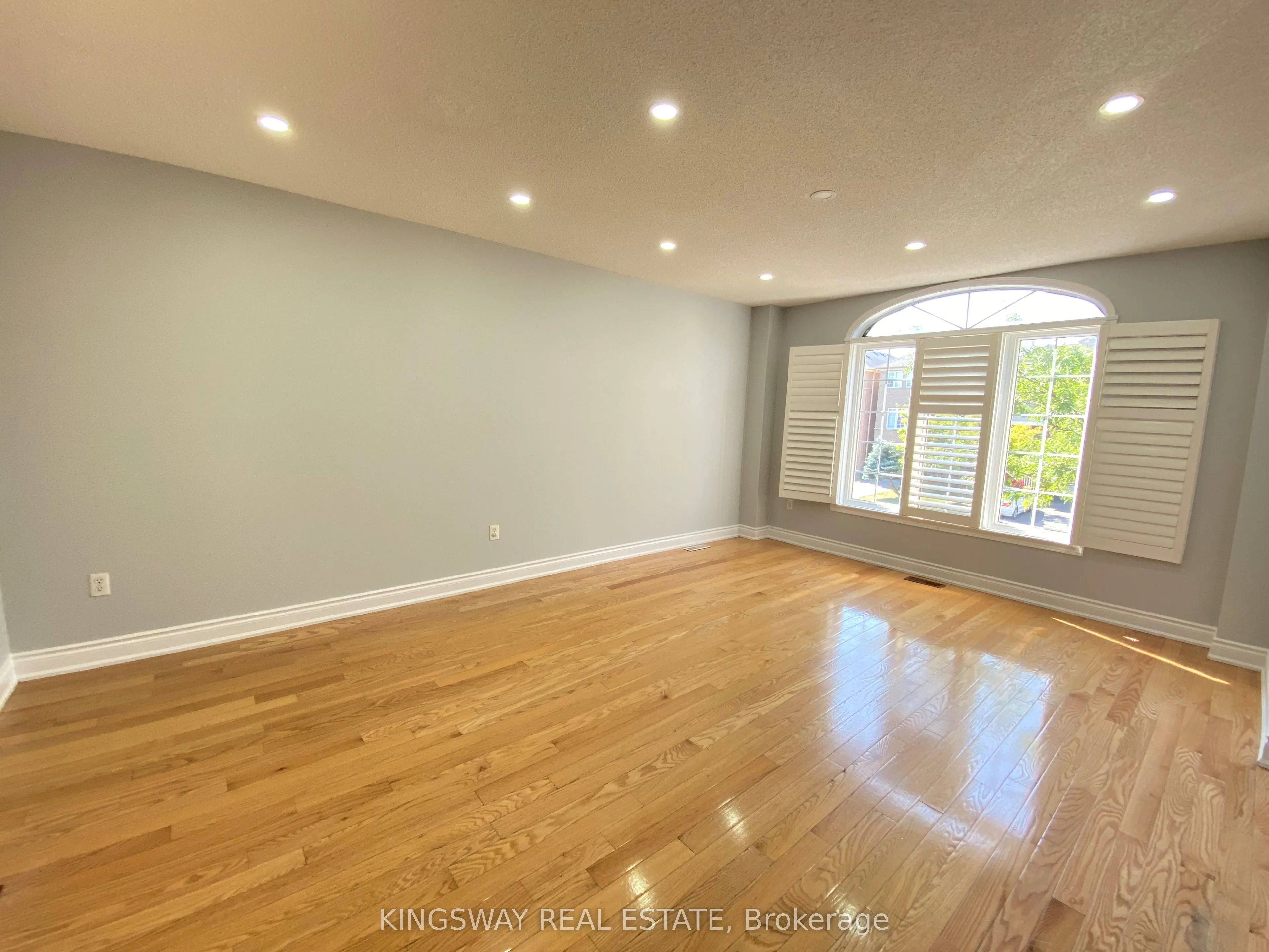 33 Caranci Crescent