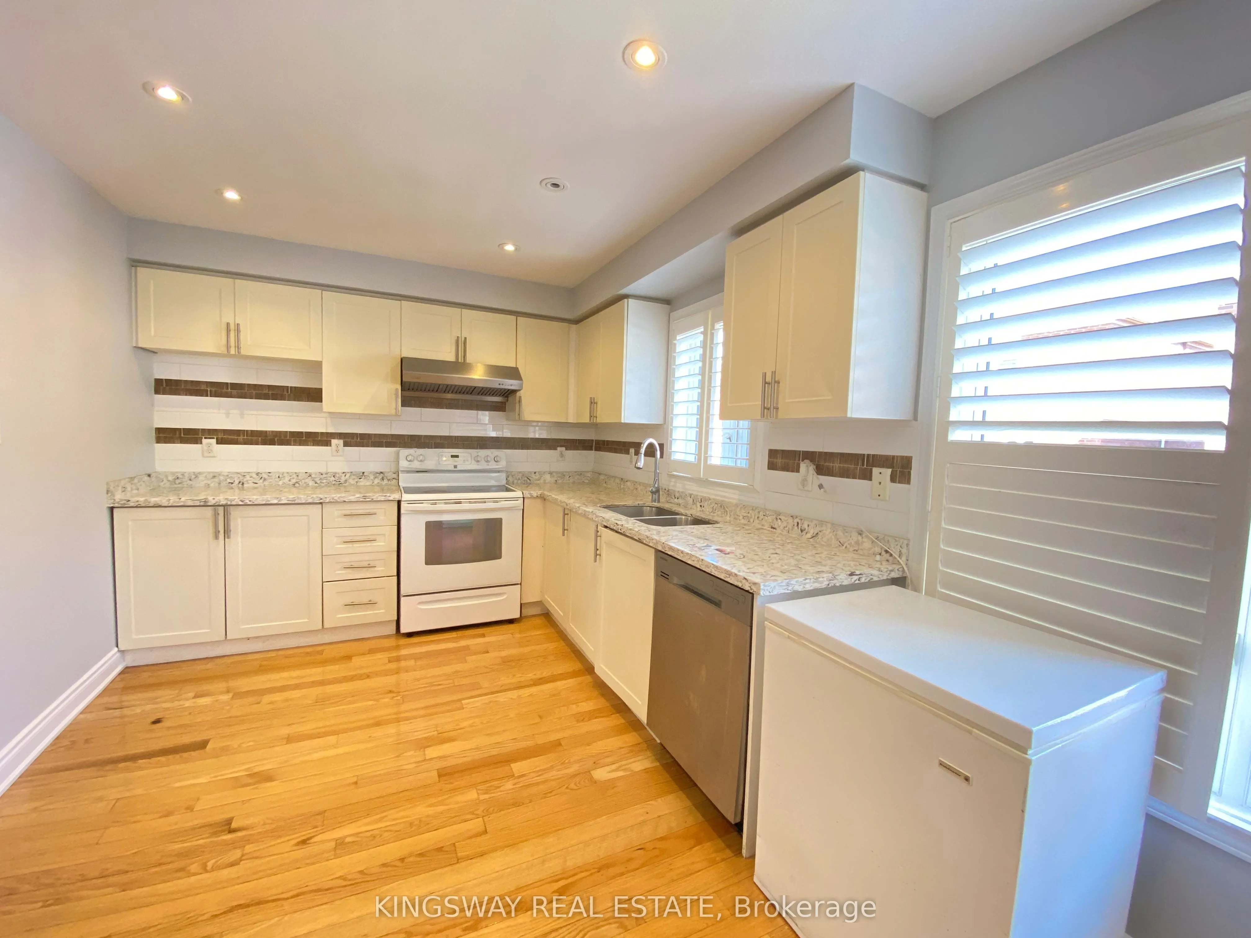 33 Caranci Crescent