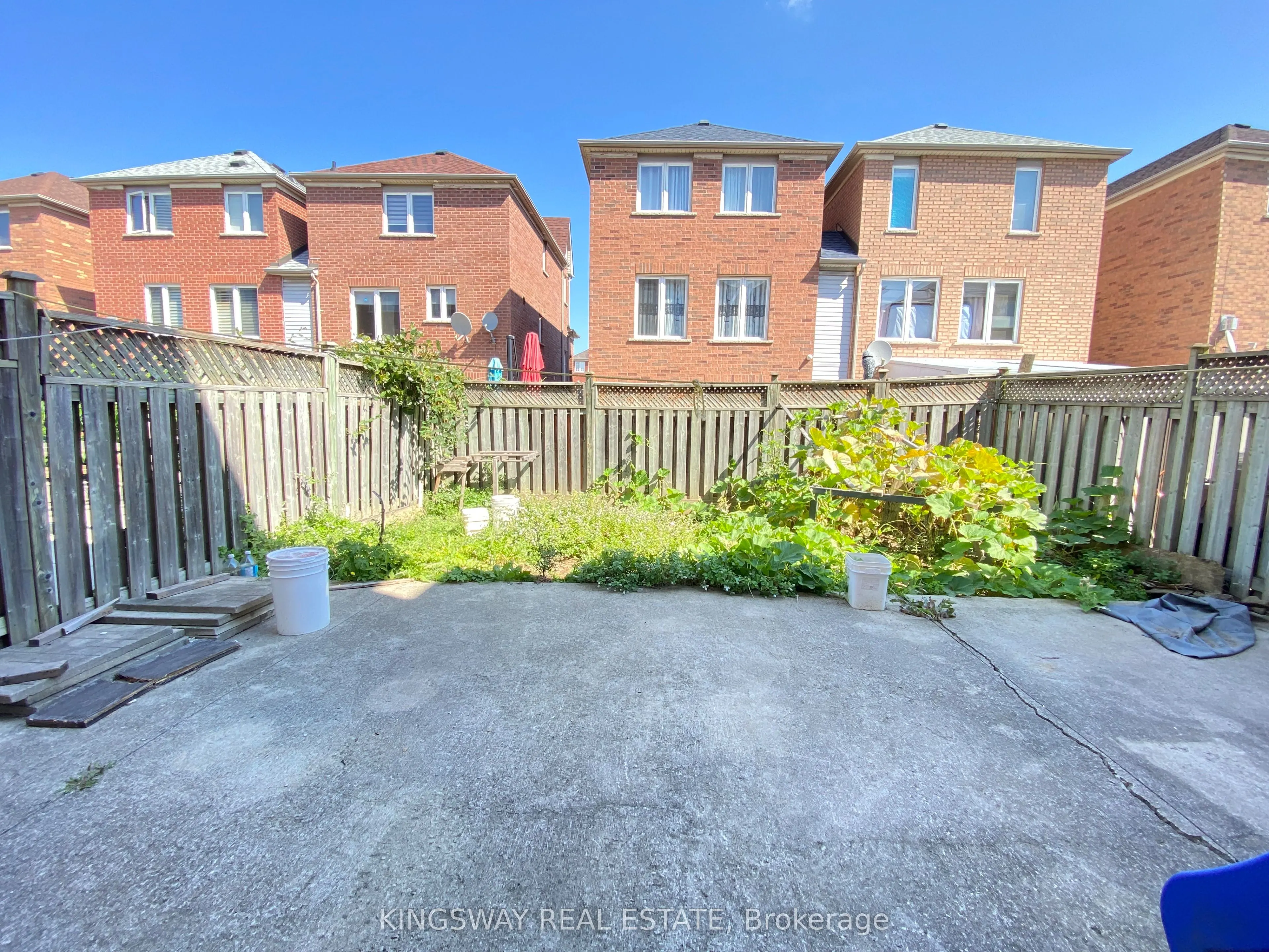 33 Caranci Crescent