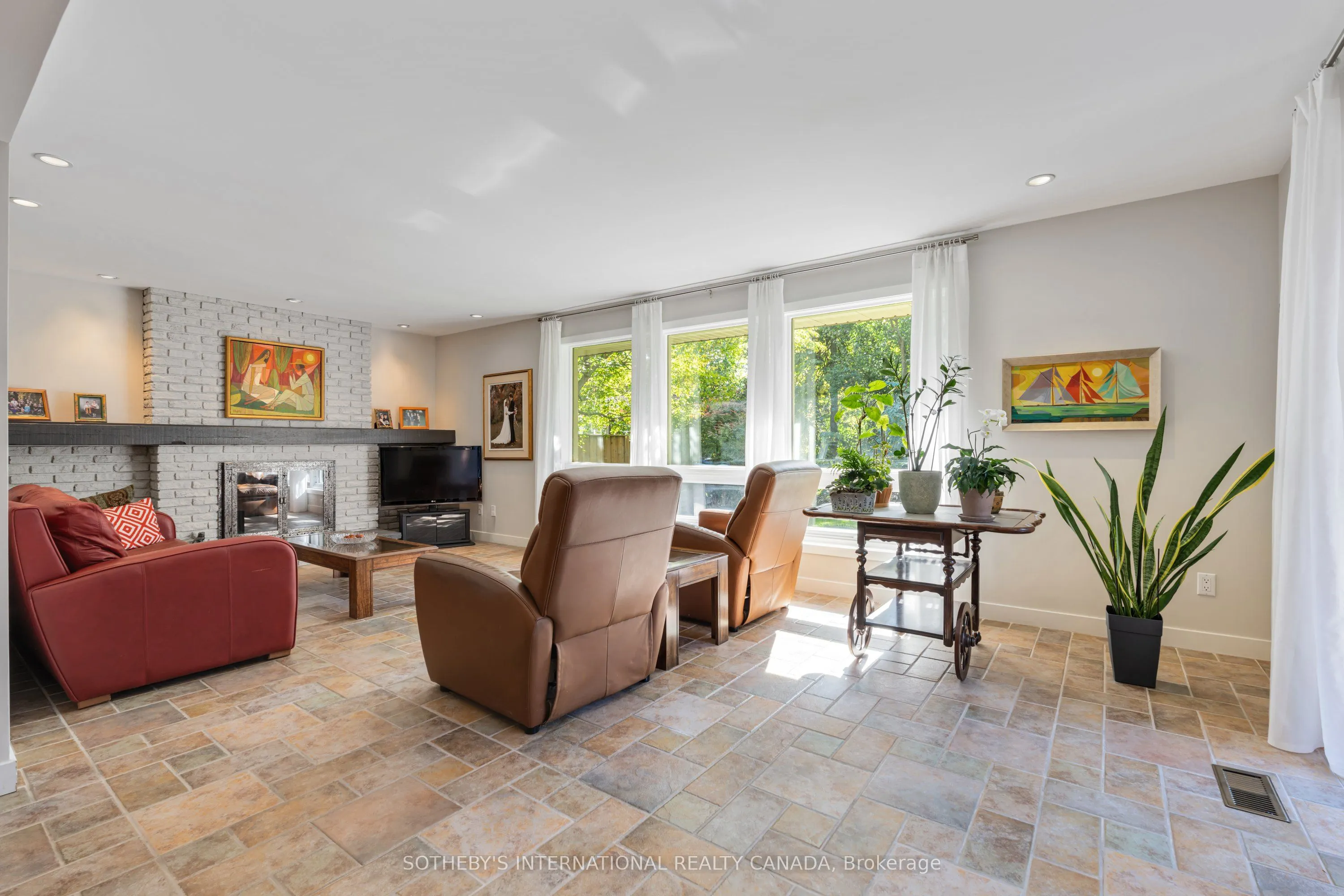 6 Courtsfield Crescent