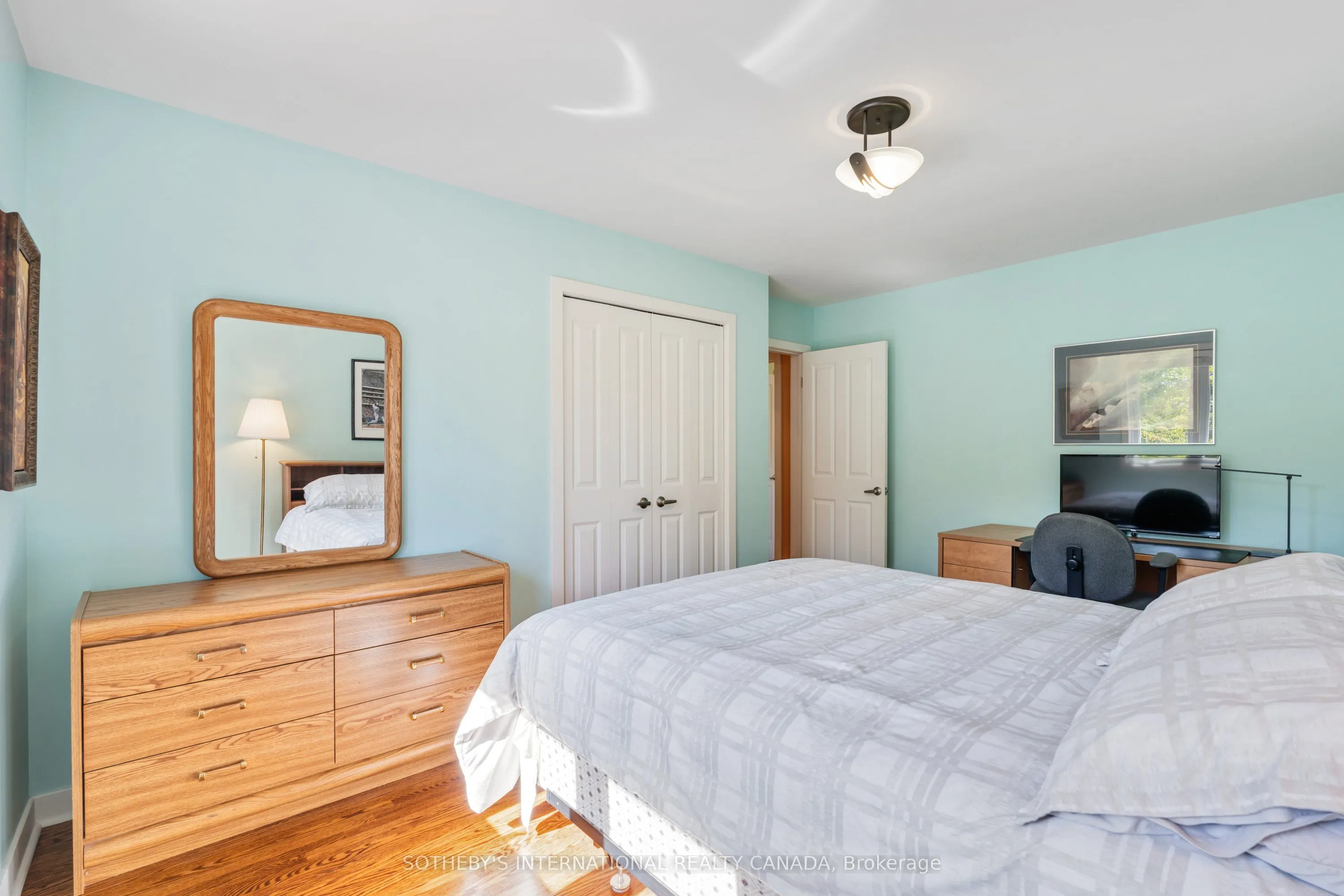 6 Courtsfield Crescent