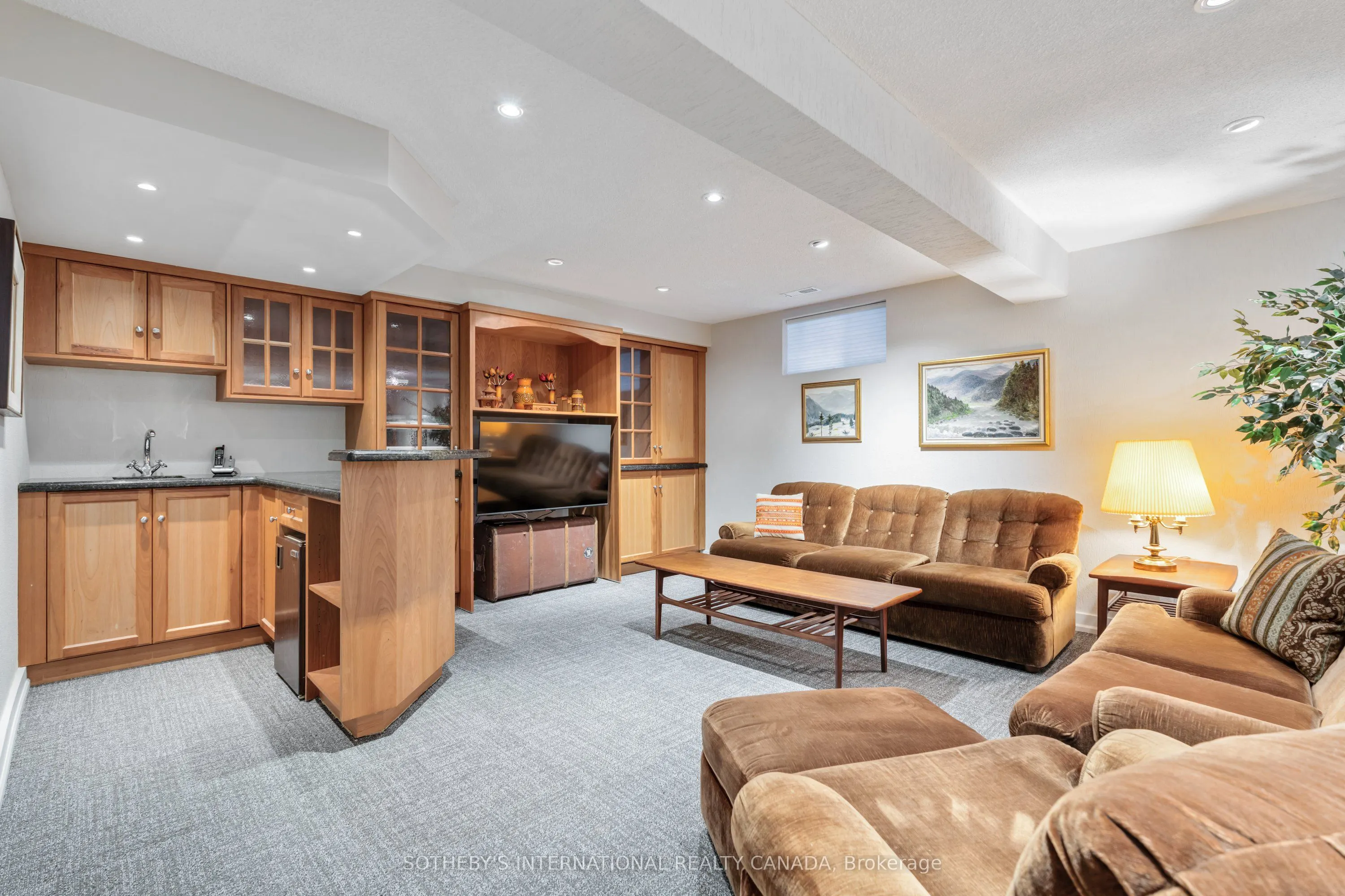 6 Courtsfield Crescent