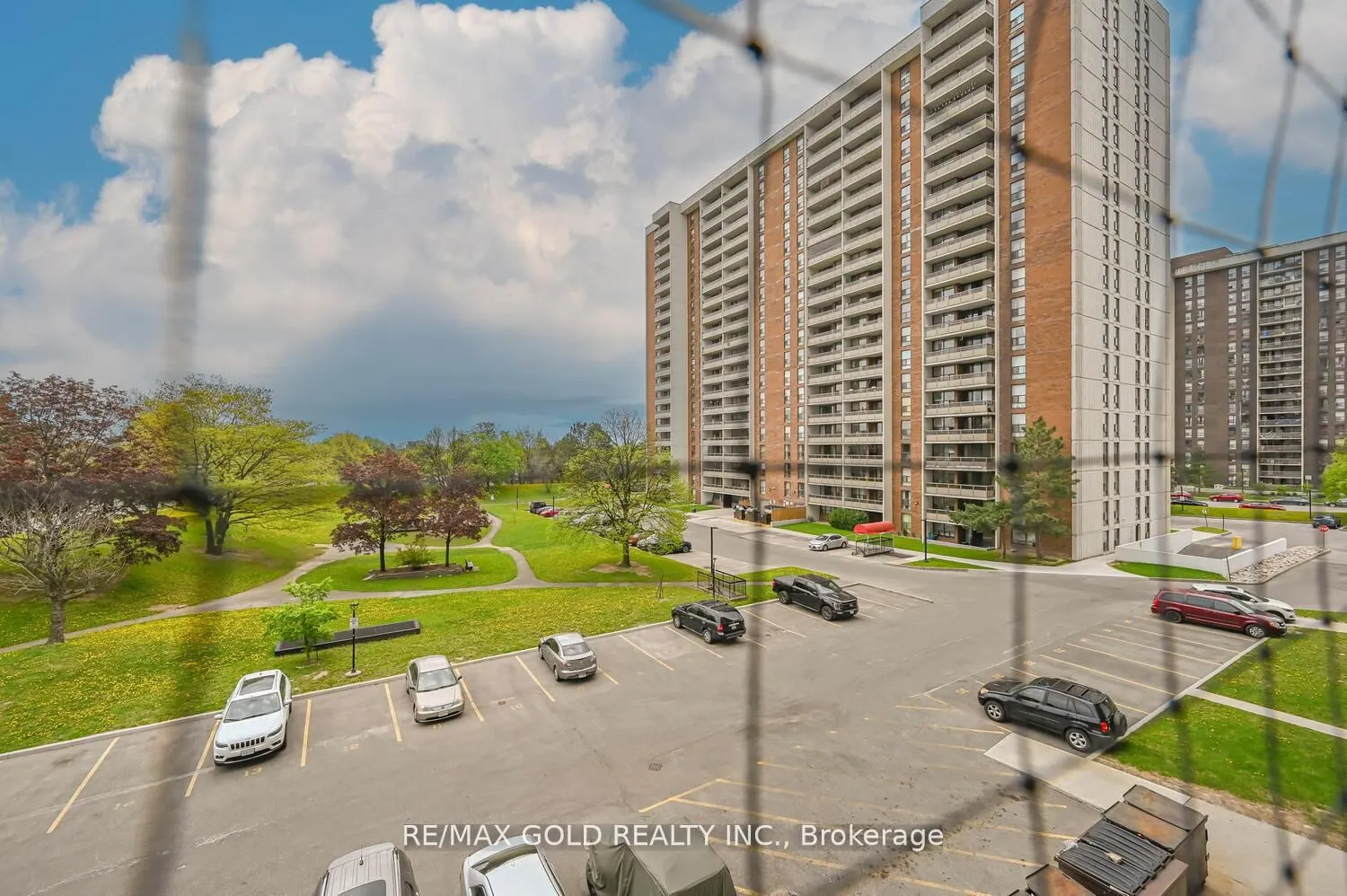 21 Knightsbridge Road, #403