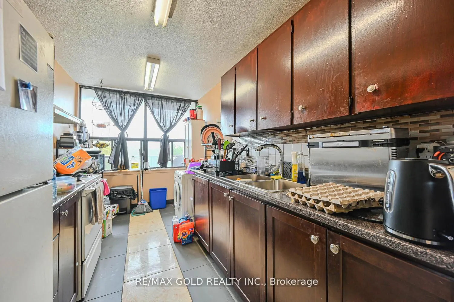 21 Knightsbridge Road, #403