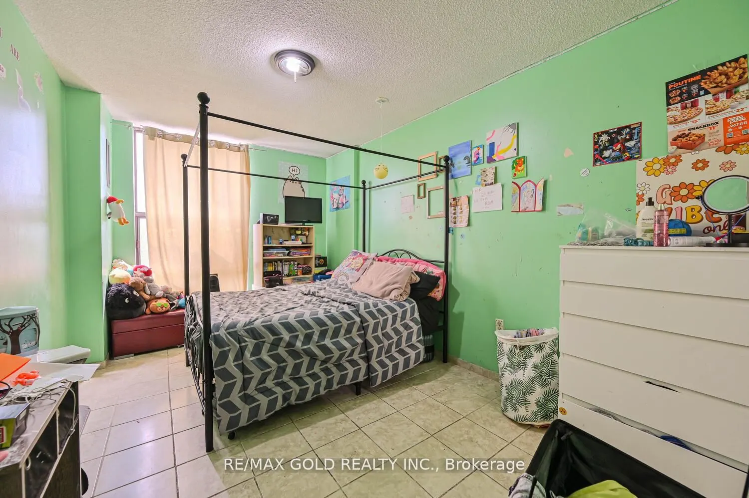 21 Knightsbridge Road, #403