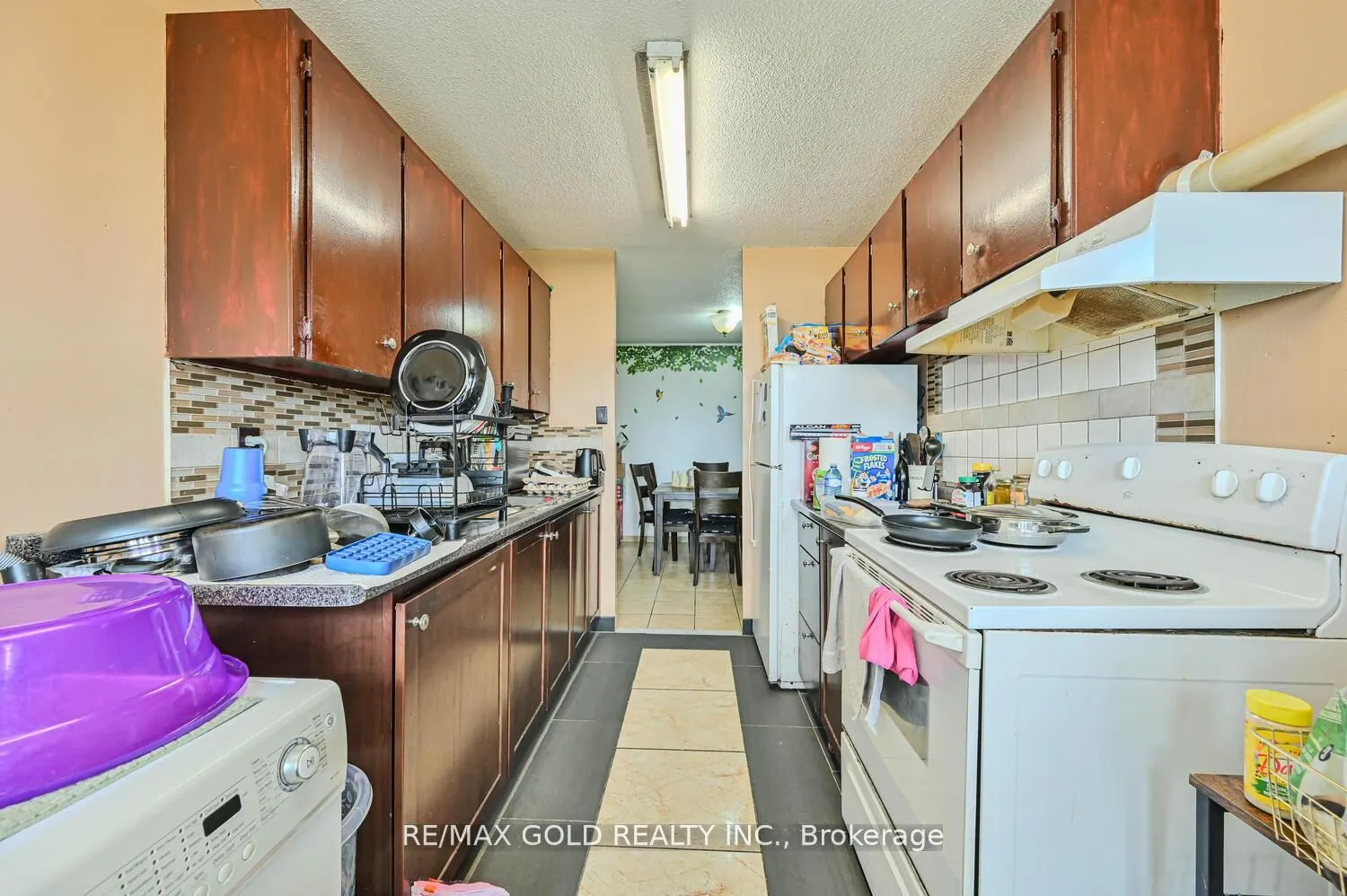 21 Knightsbridge Road, #403