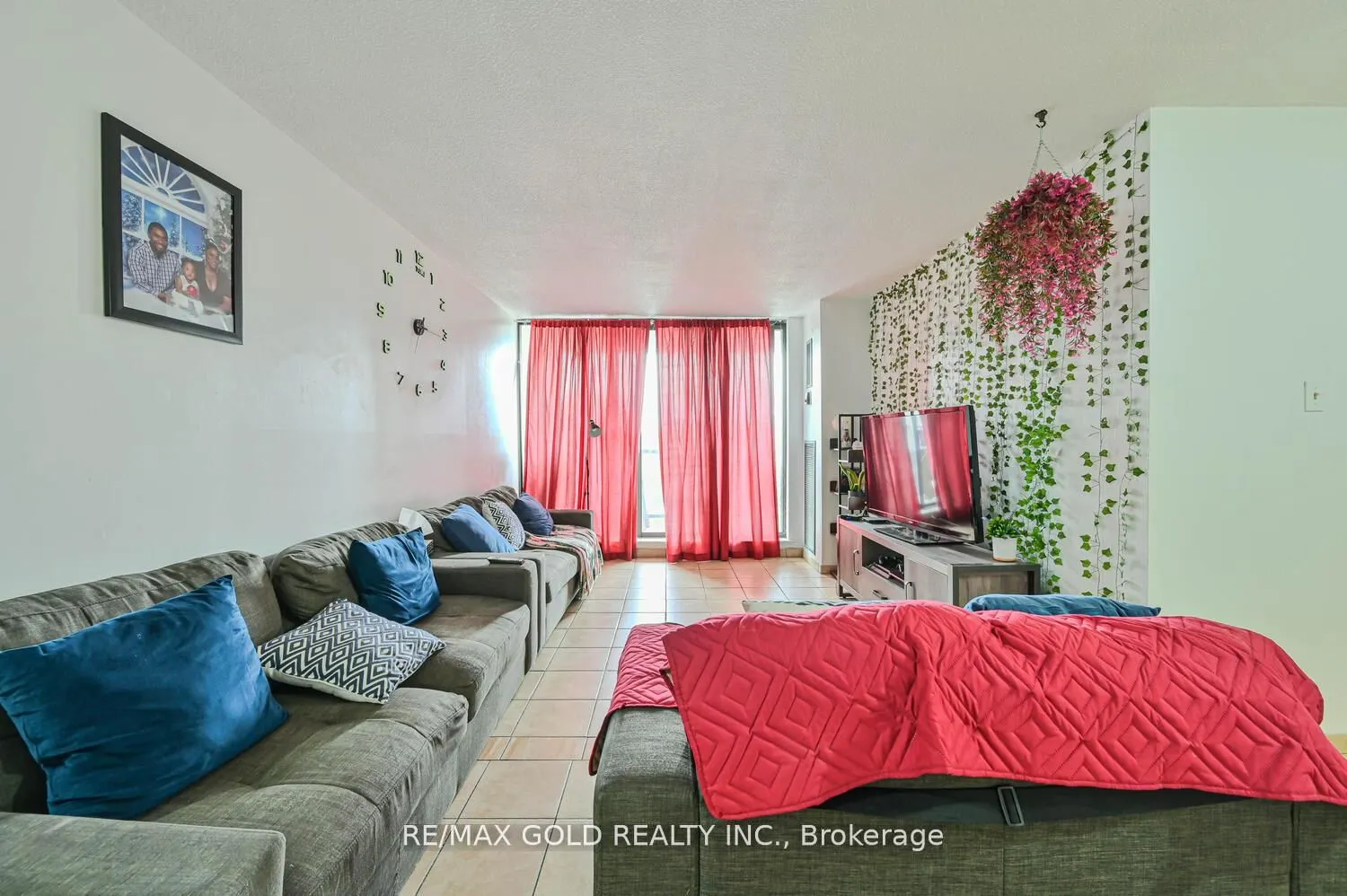 21 Knightsbridge Road, #403