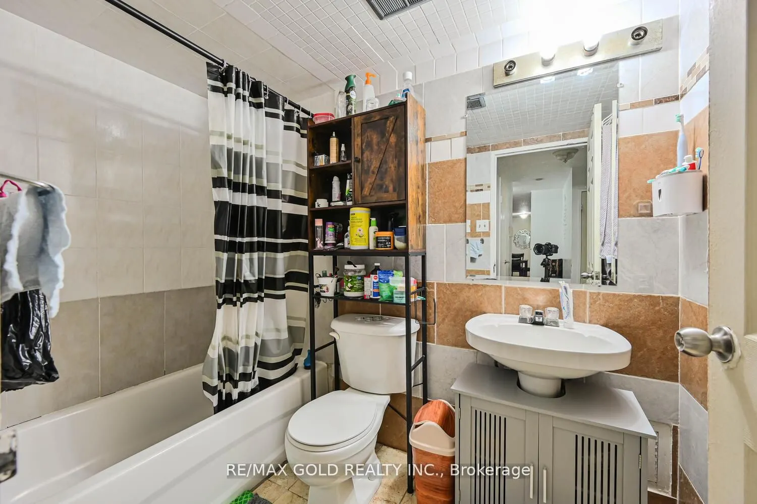 21 Knightsbridge Road, #403