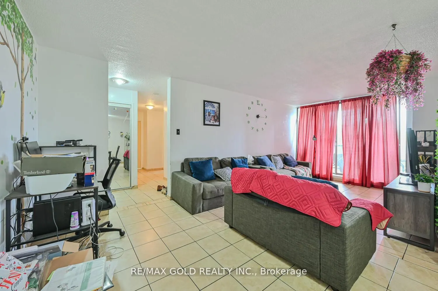 21 Knightsbridge Road, #403