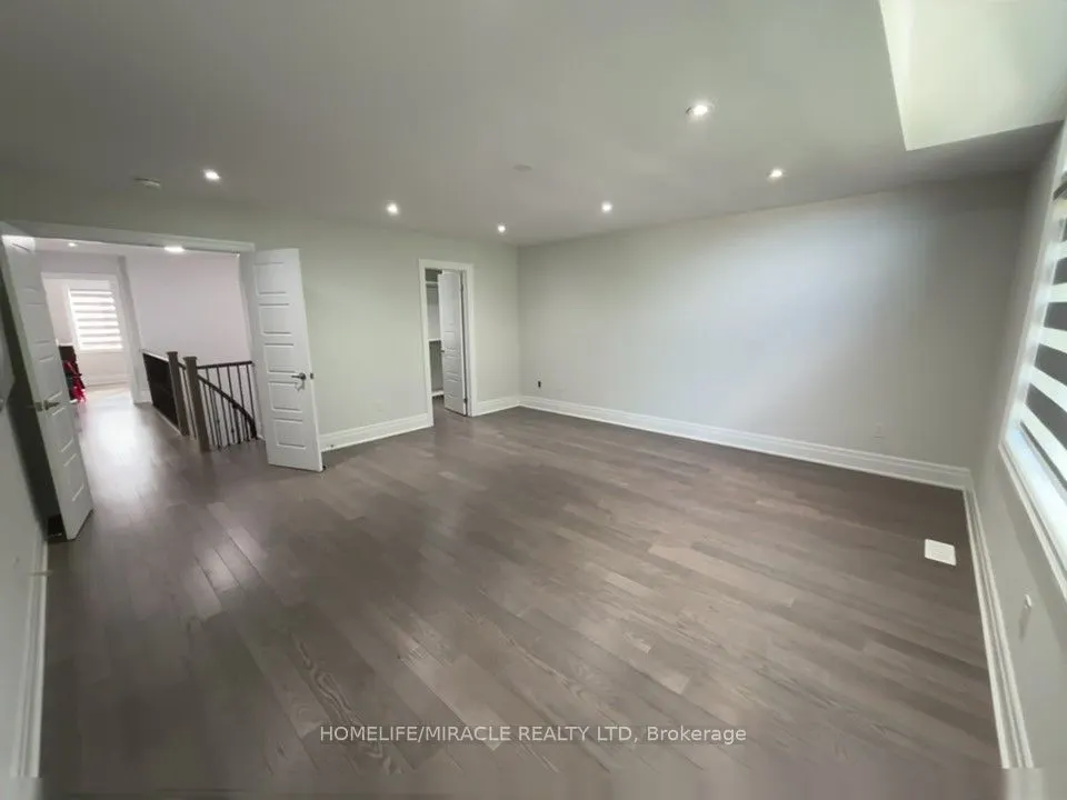 17 Rosewell Crescent