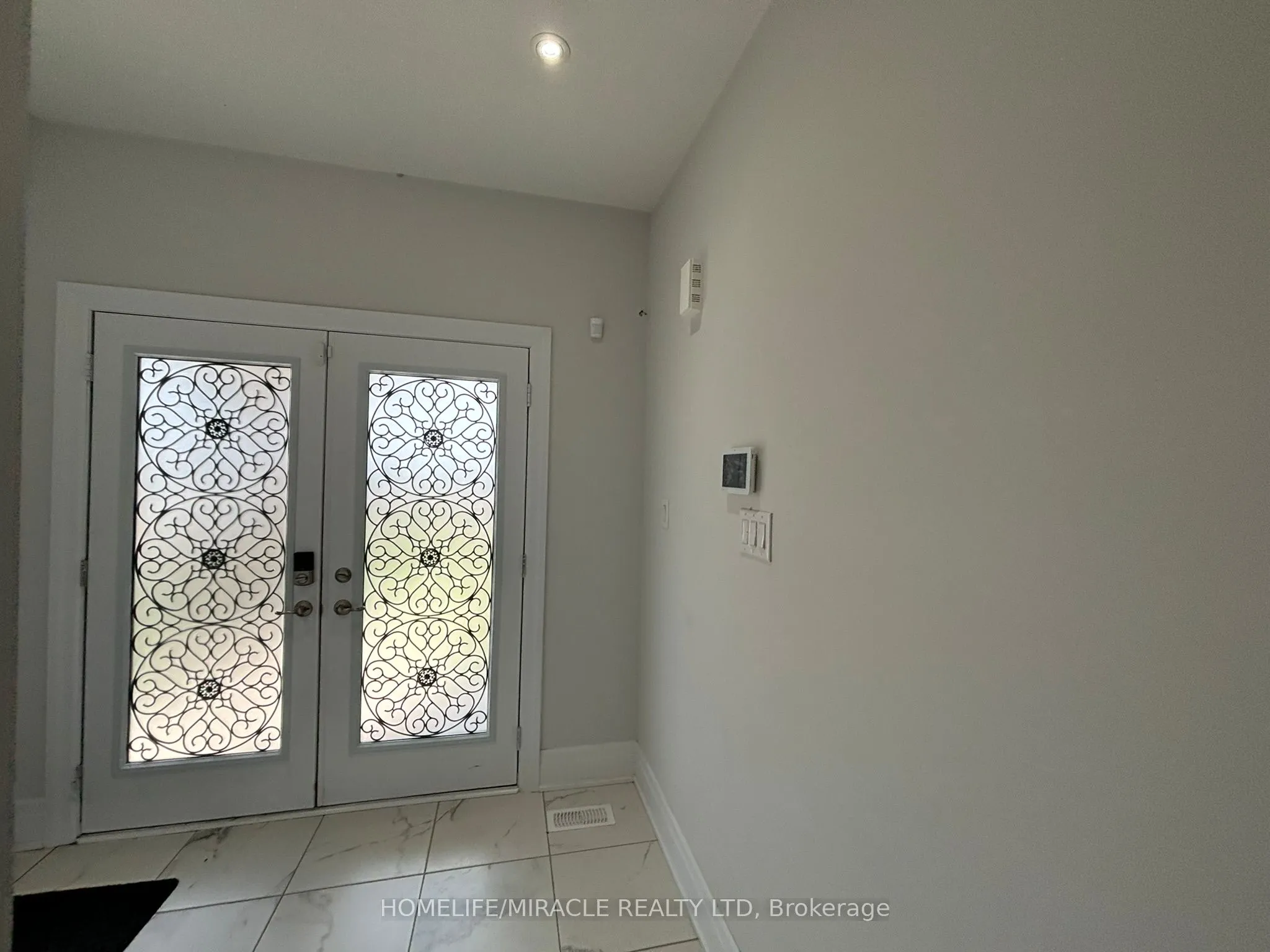 17 Rosewell Crescent