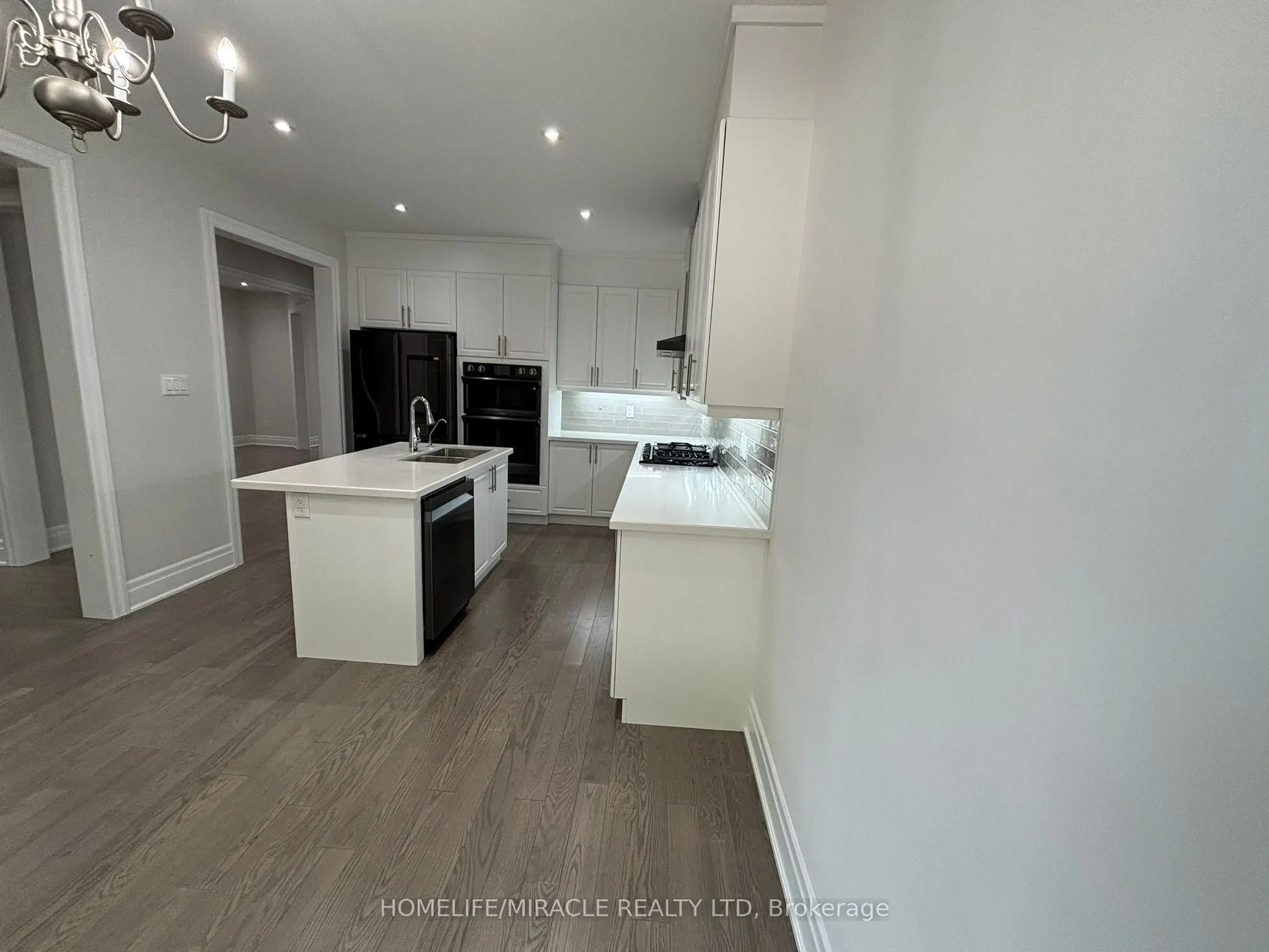 17 Rosewell Crescent