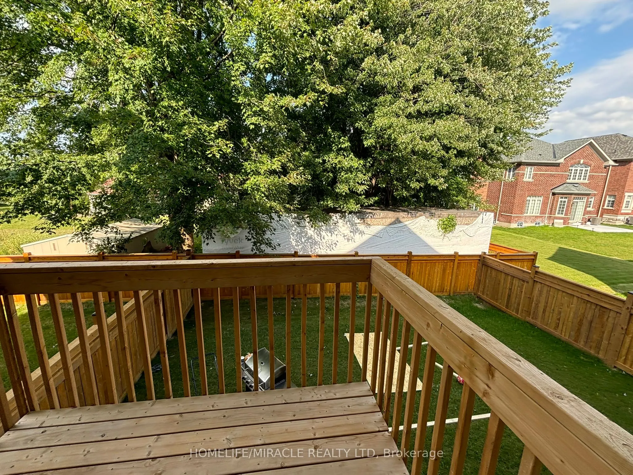 17 Rosewell Crescent