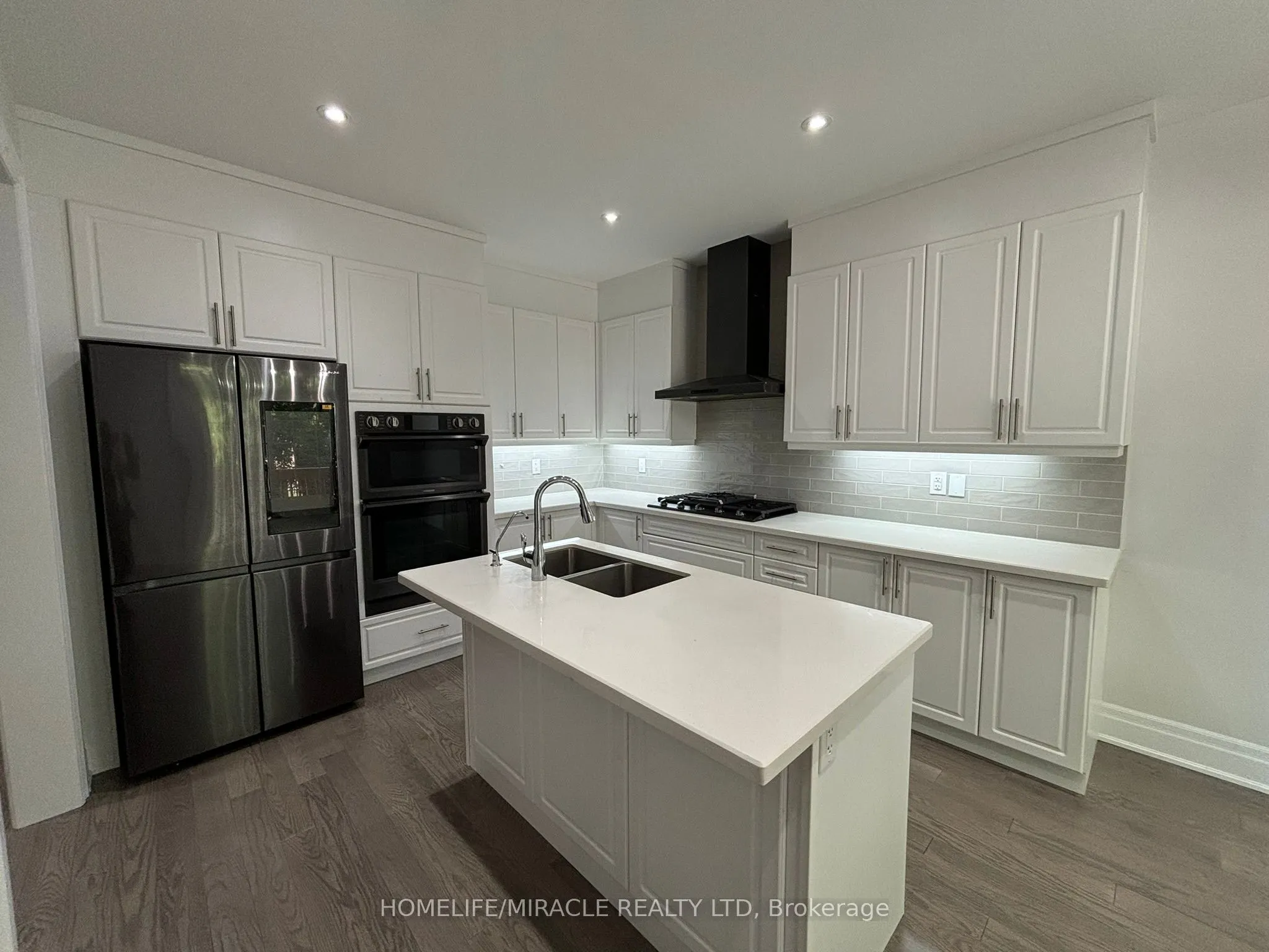 17 Rosewell Crescent