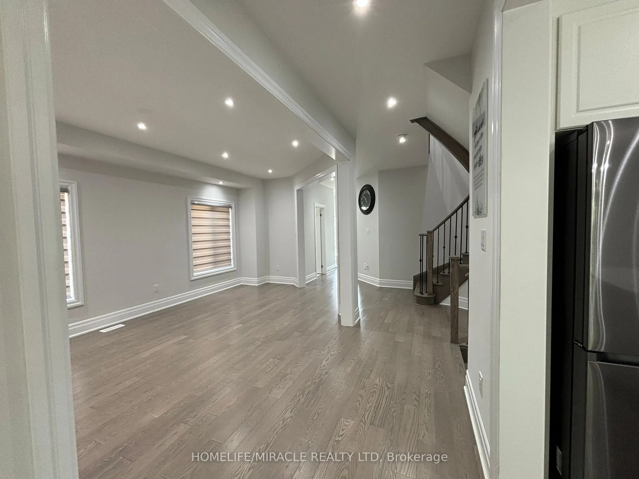 17 Rosewell Crescent