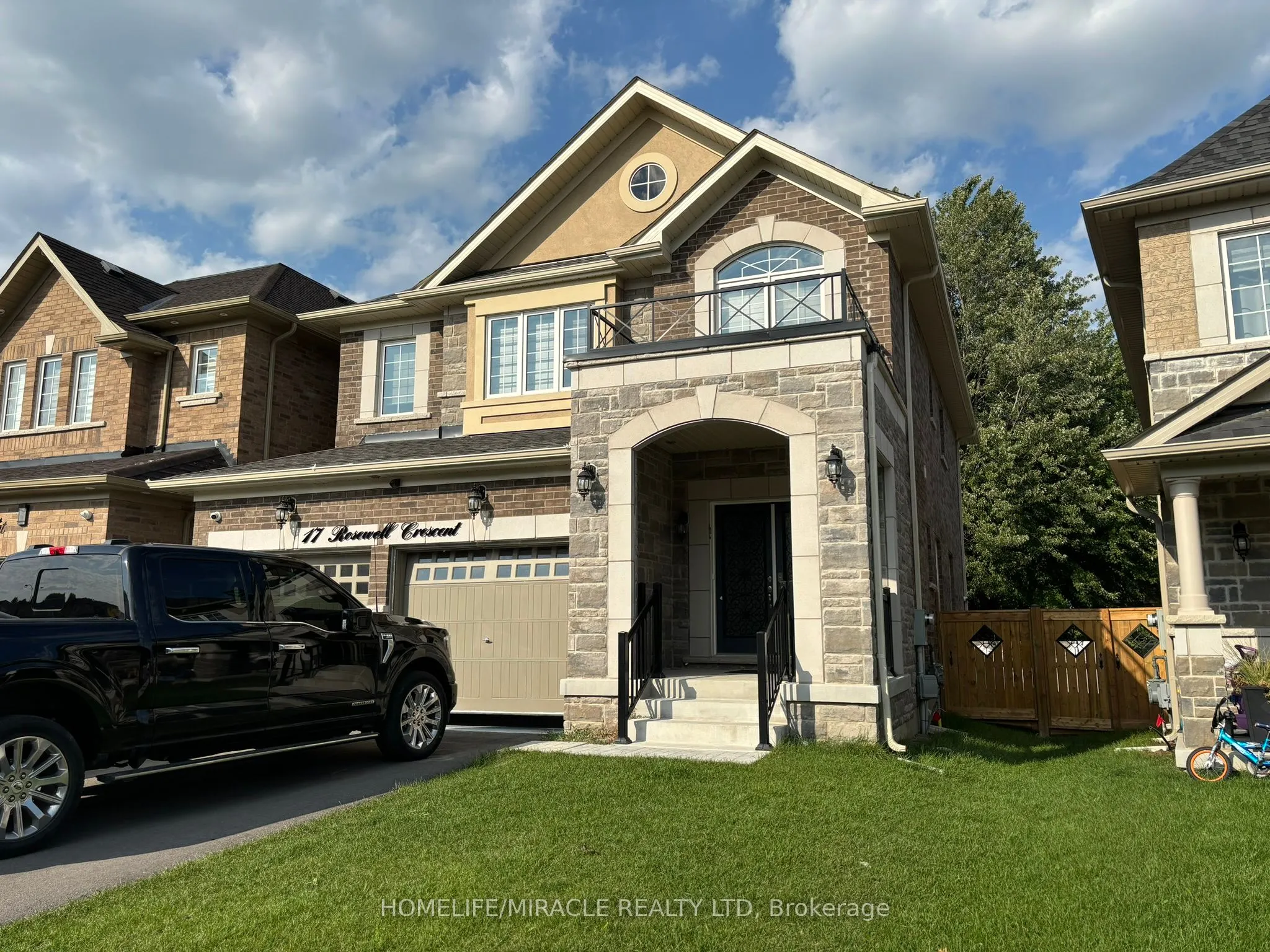 17 Rosewell Crescent