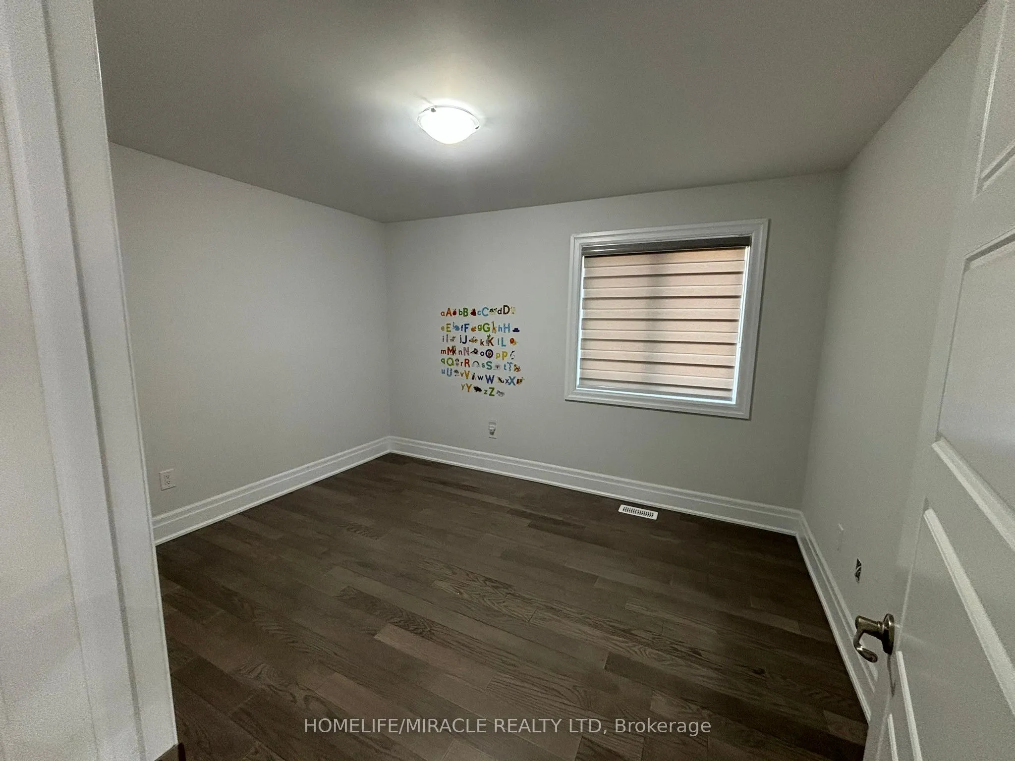 17 Rosewell Crescent