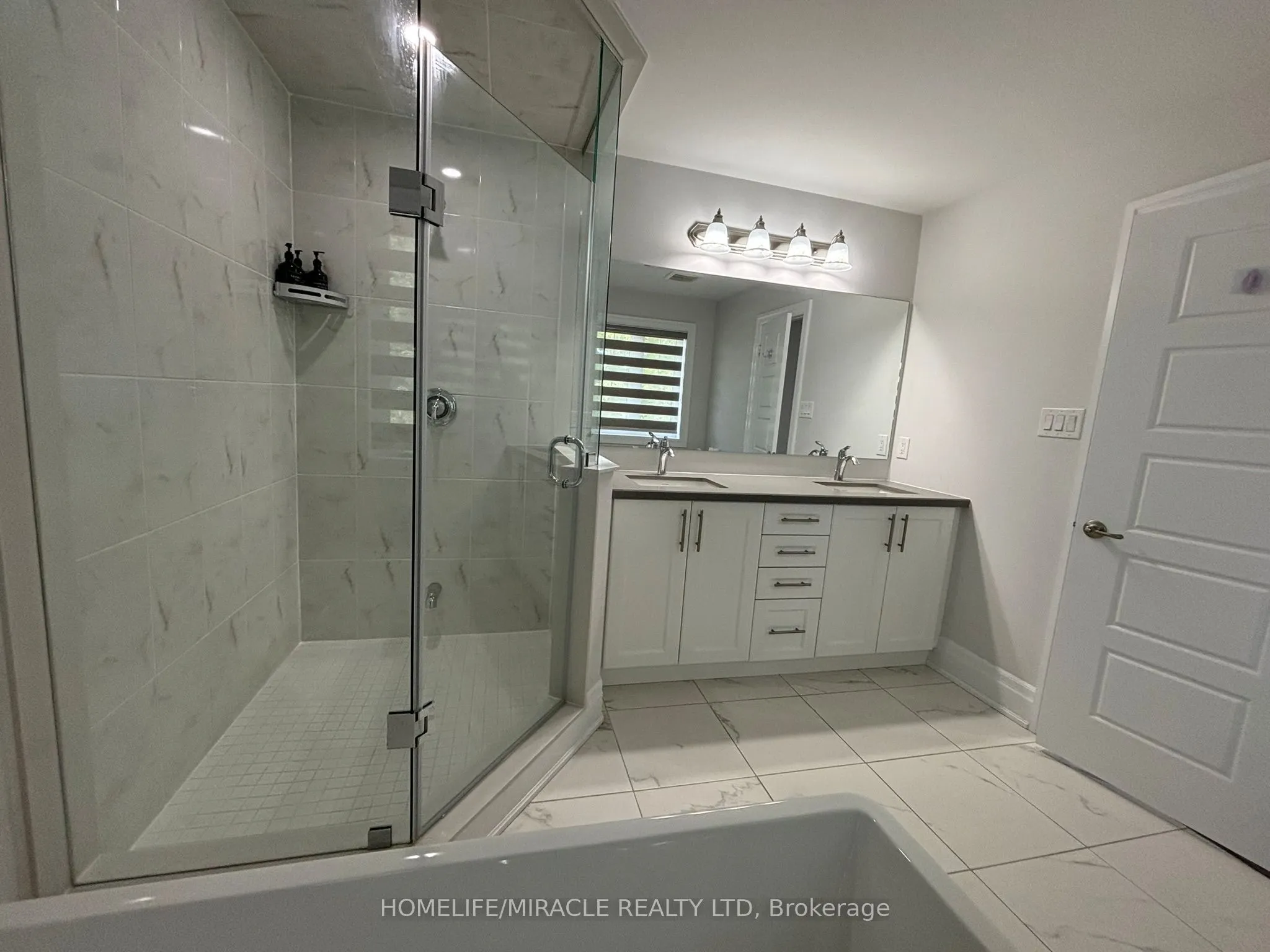 17 Rosewell Crescent
